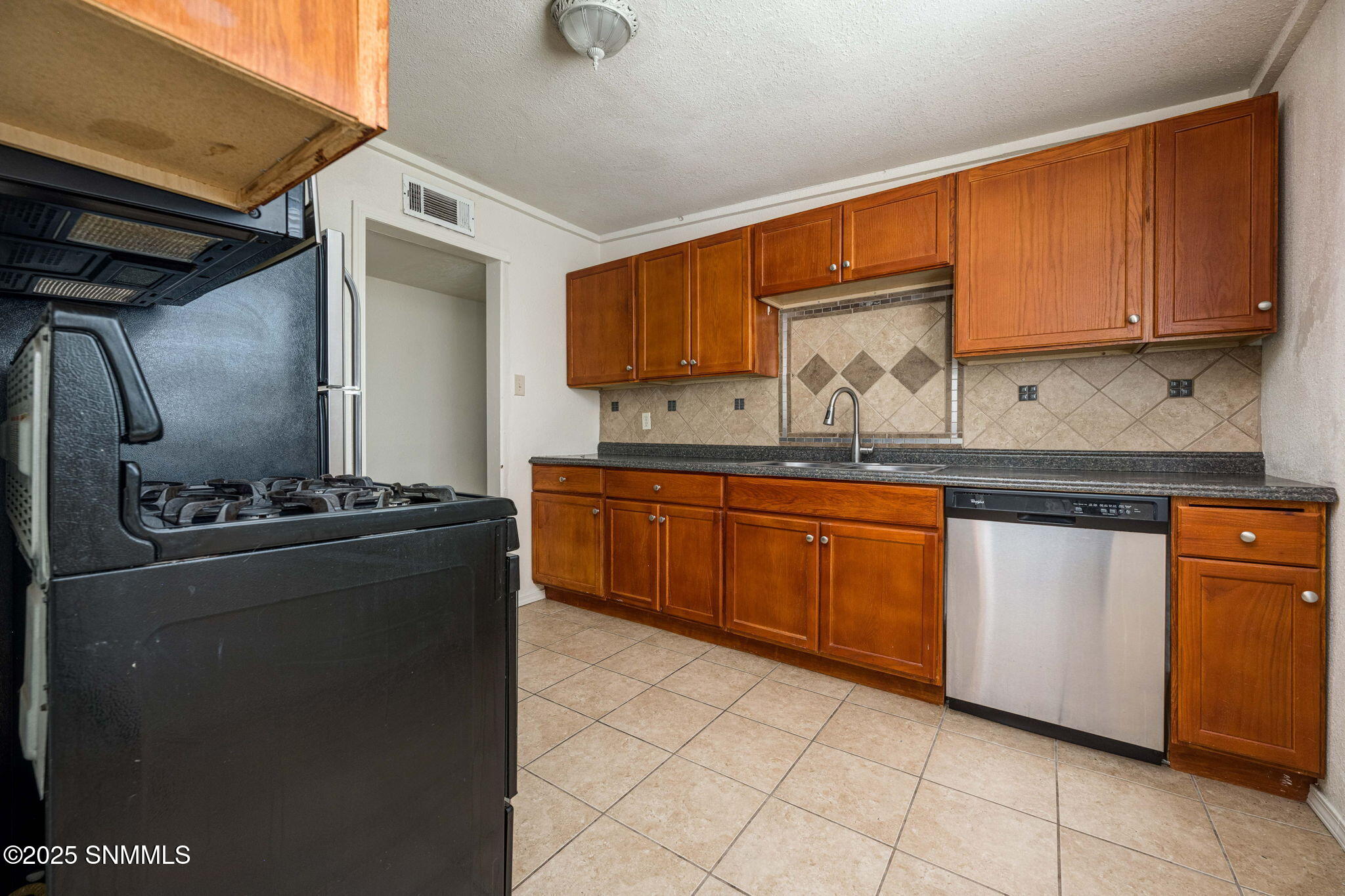 1424 Thomas Drive Property Photo 10