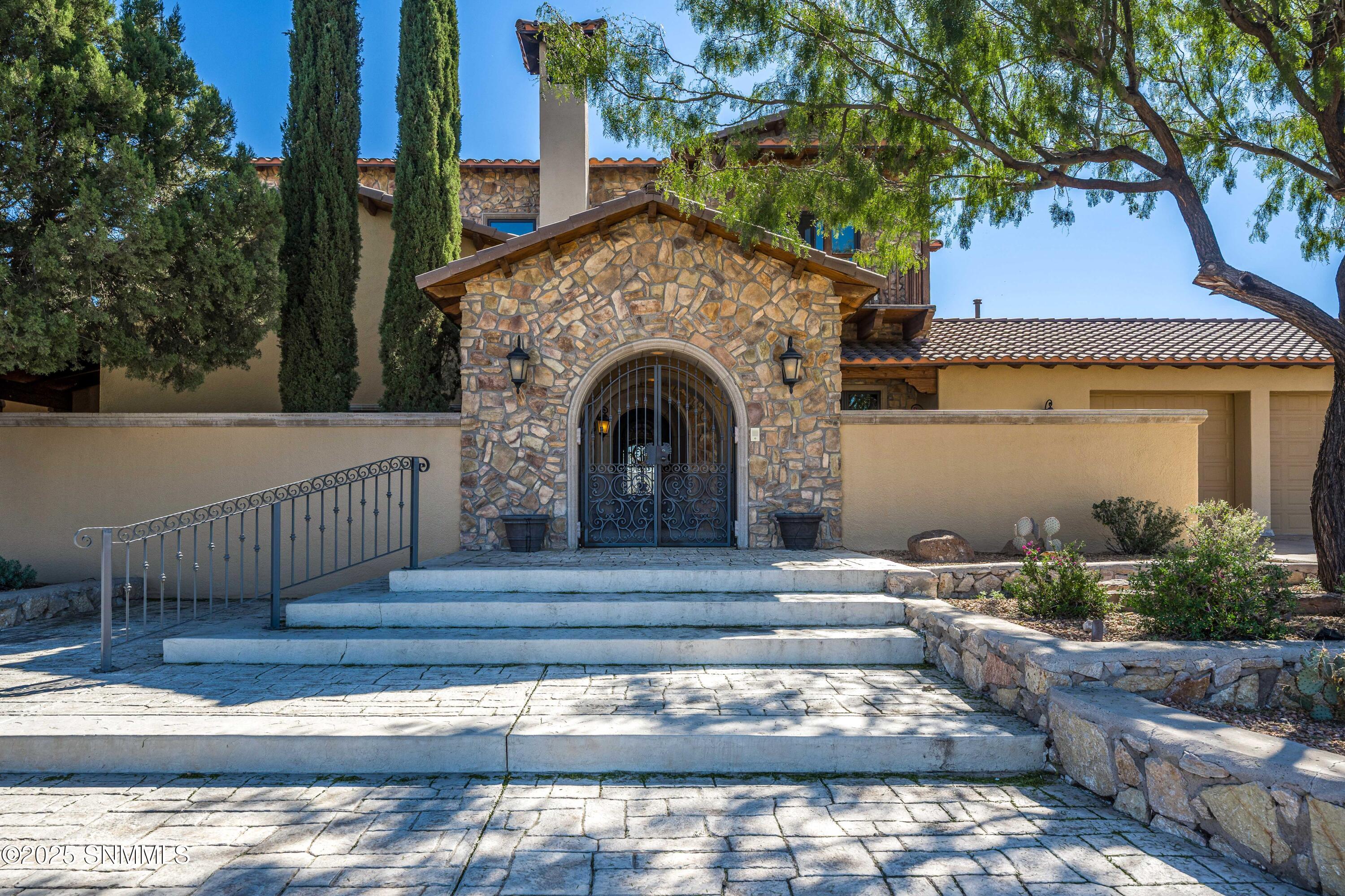 7165 Lake Lucero Loop Property Photo 1