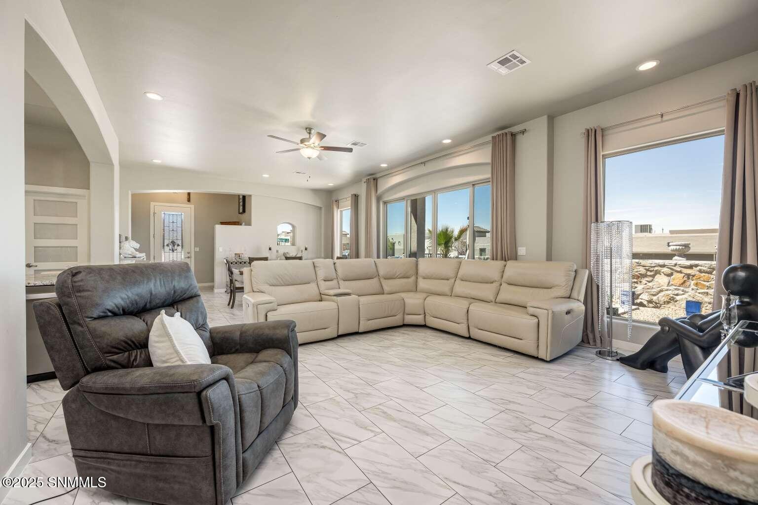 4623 Monument Court Property Photo 4