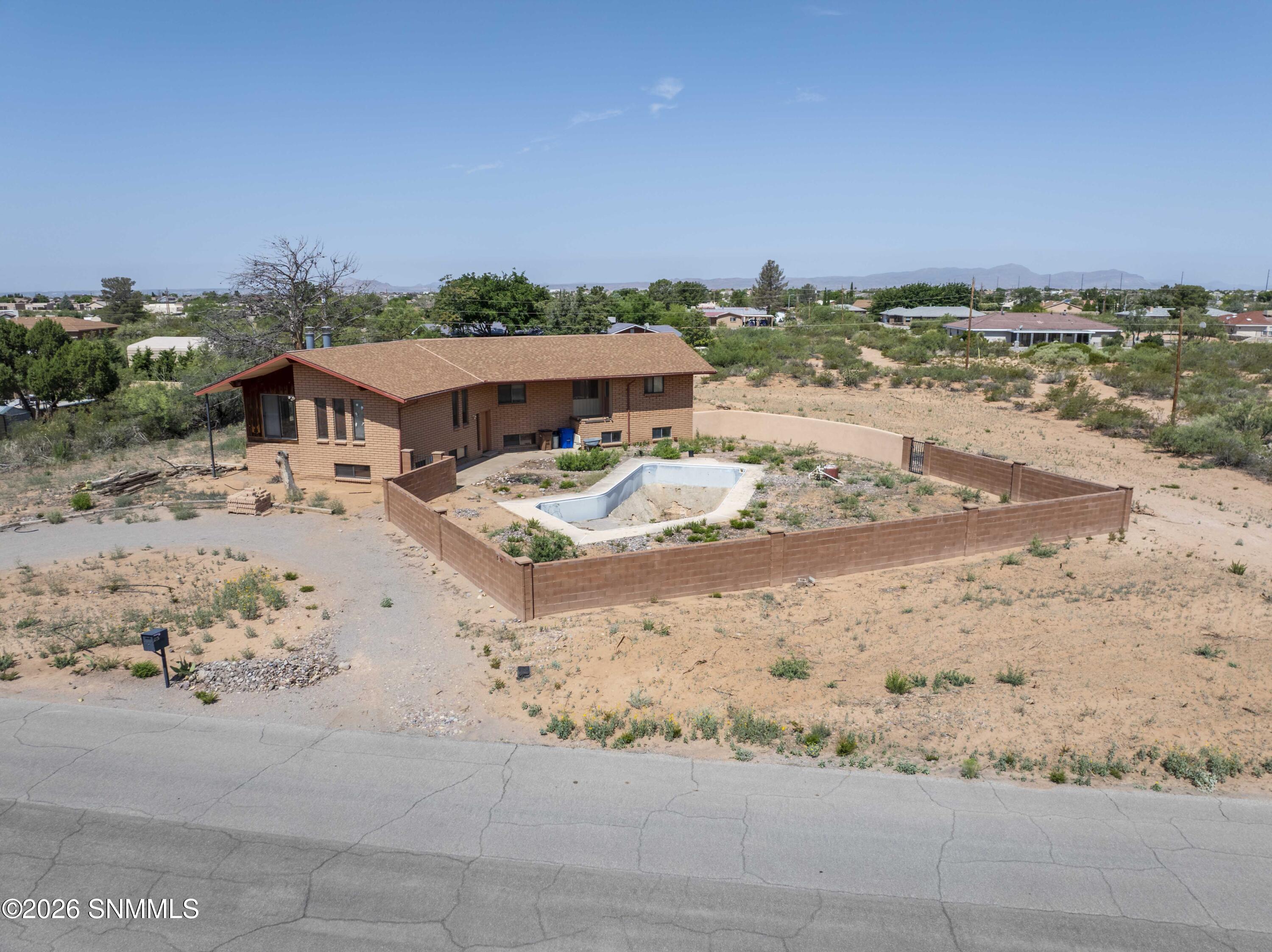 5775 Shadow Hills Road Property Photo 2