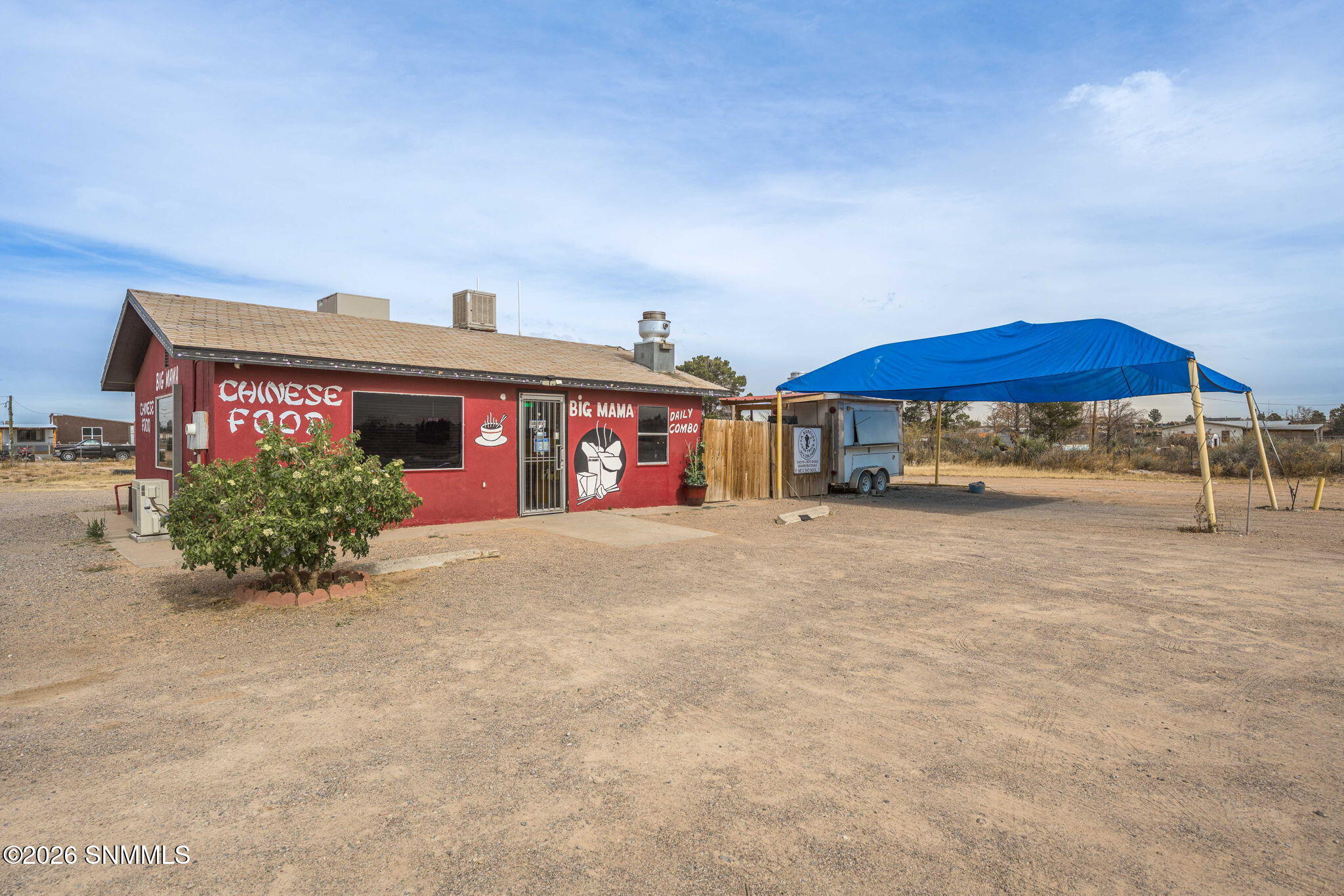 90 E Lisa Drive Property Photo 2