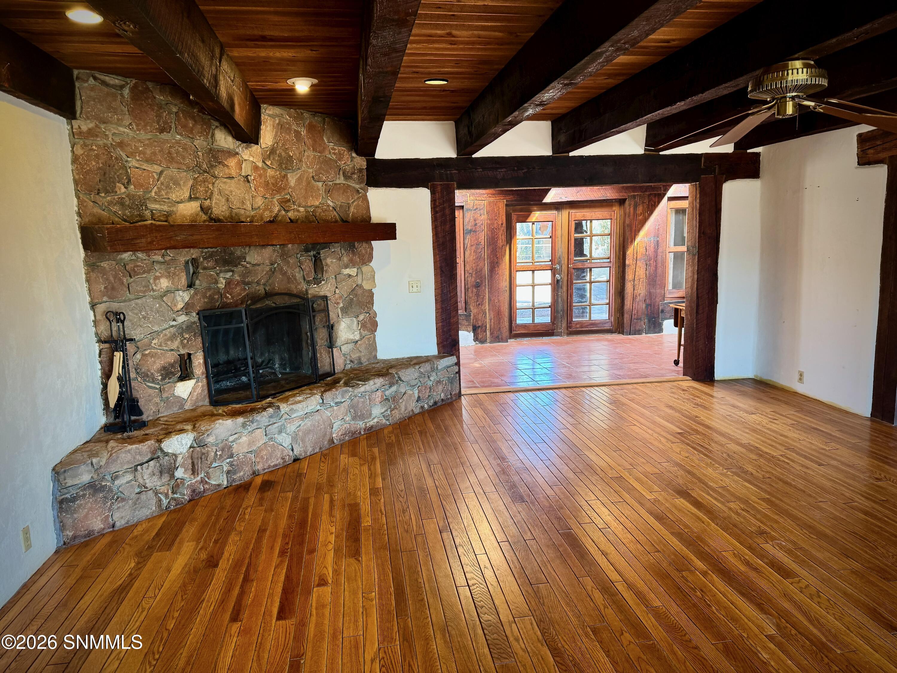 1095 Little Road Property Photo 3