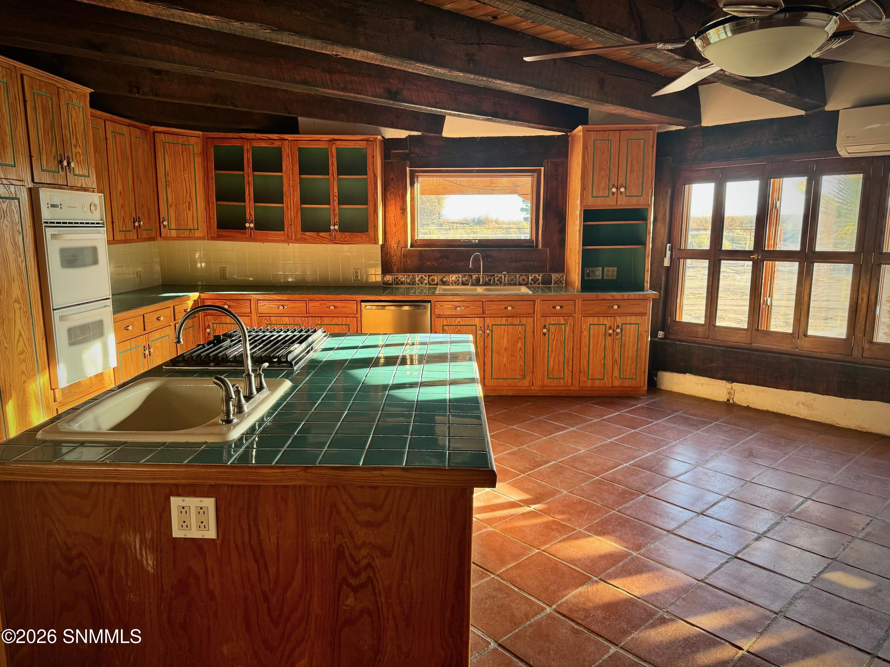1095 Little Road Property Photo 7