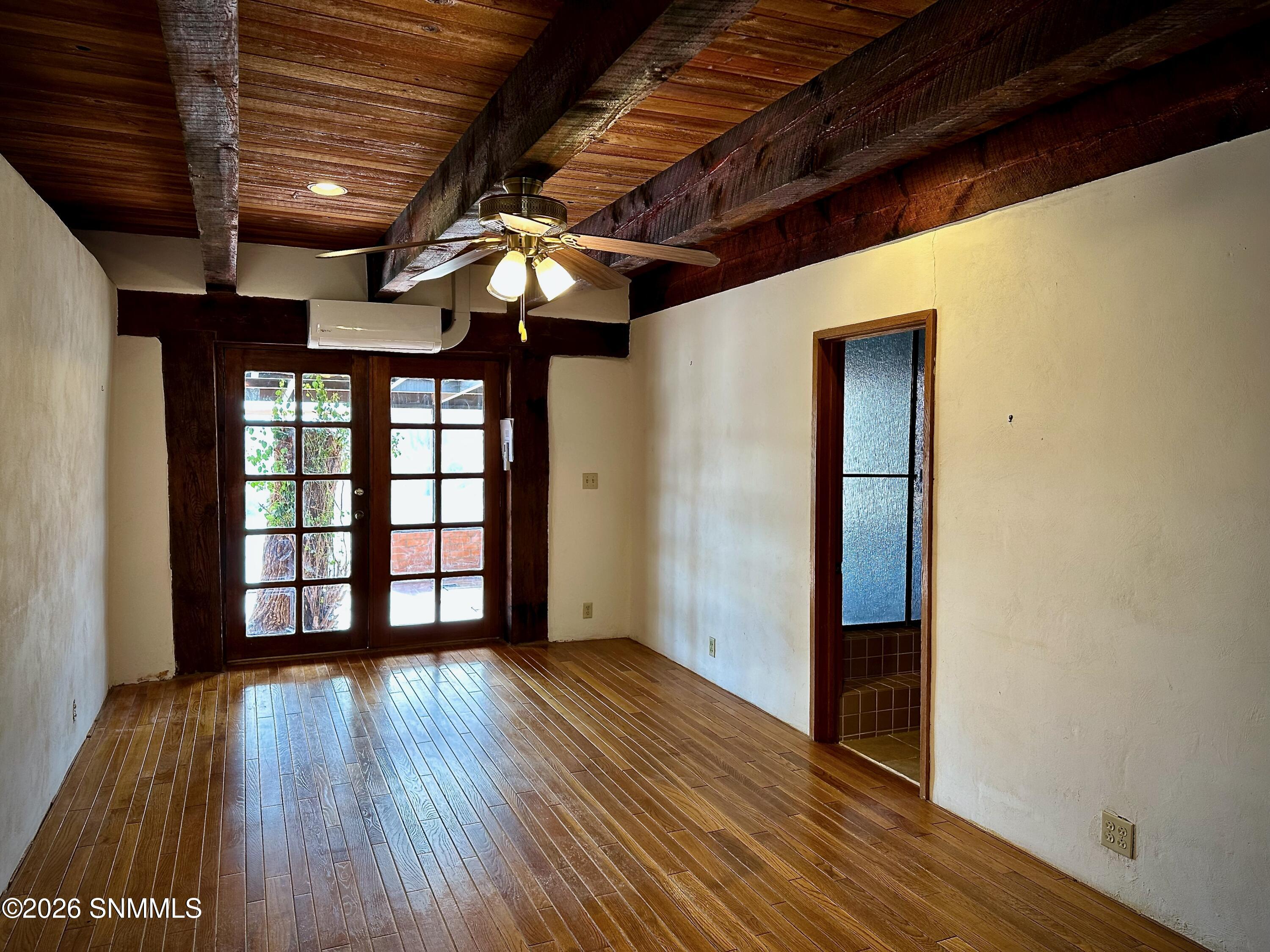 1095 Little Road Property Photo 8