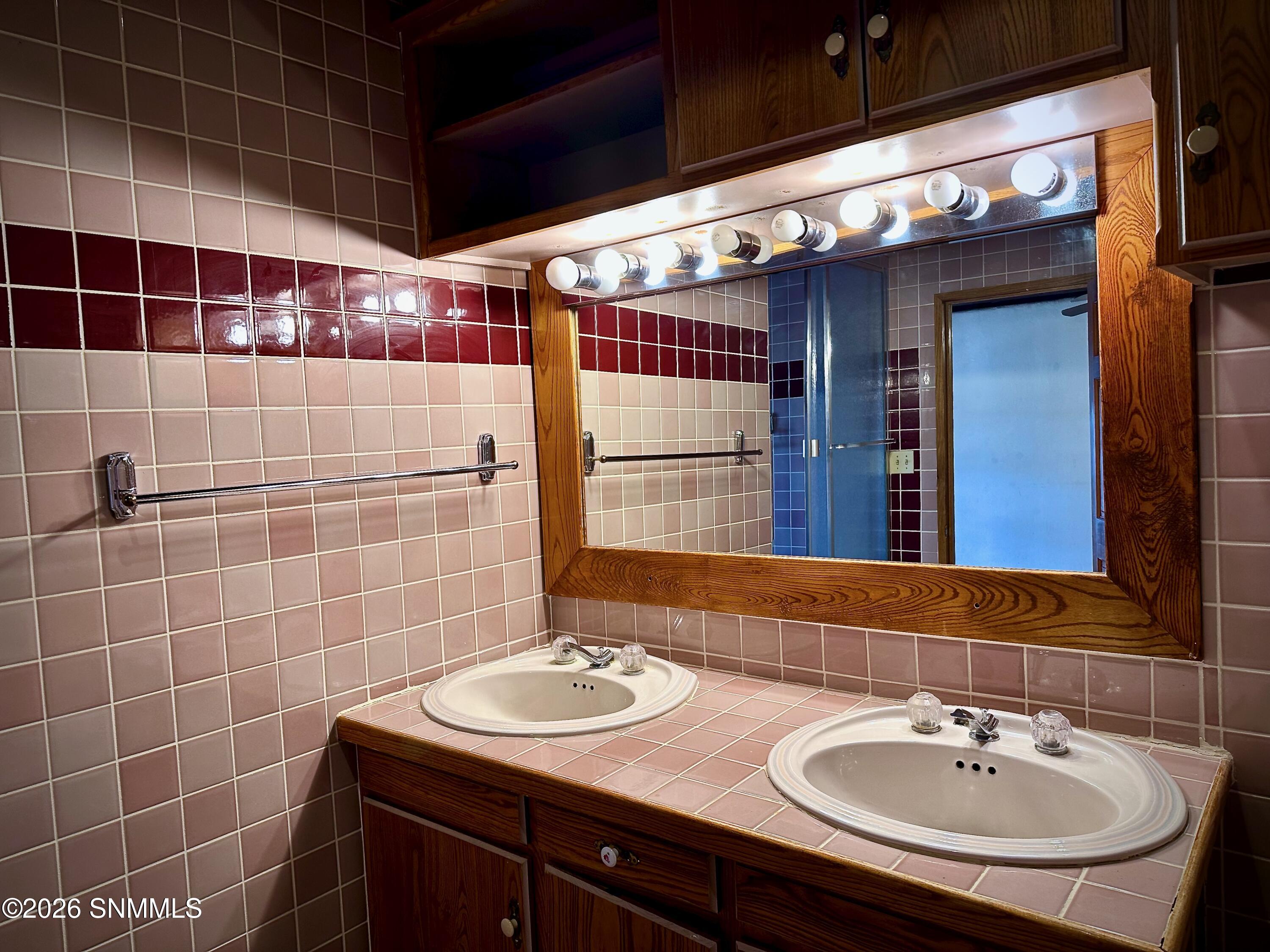 1095 Little Road Property Photo 9