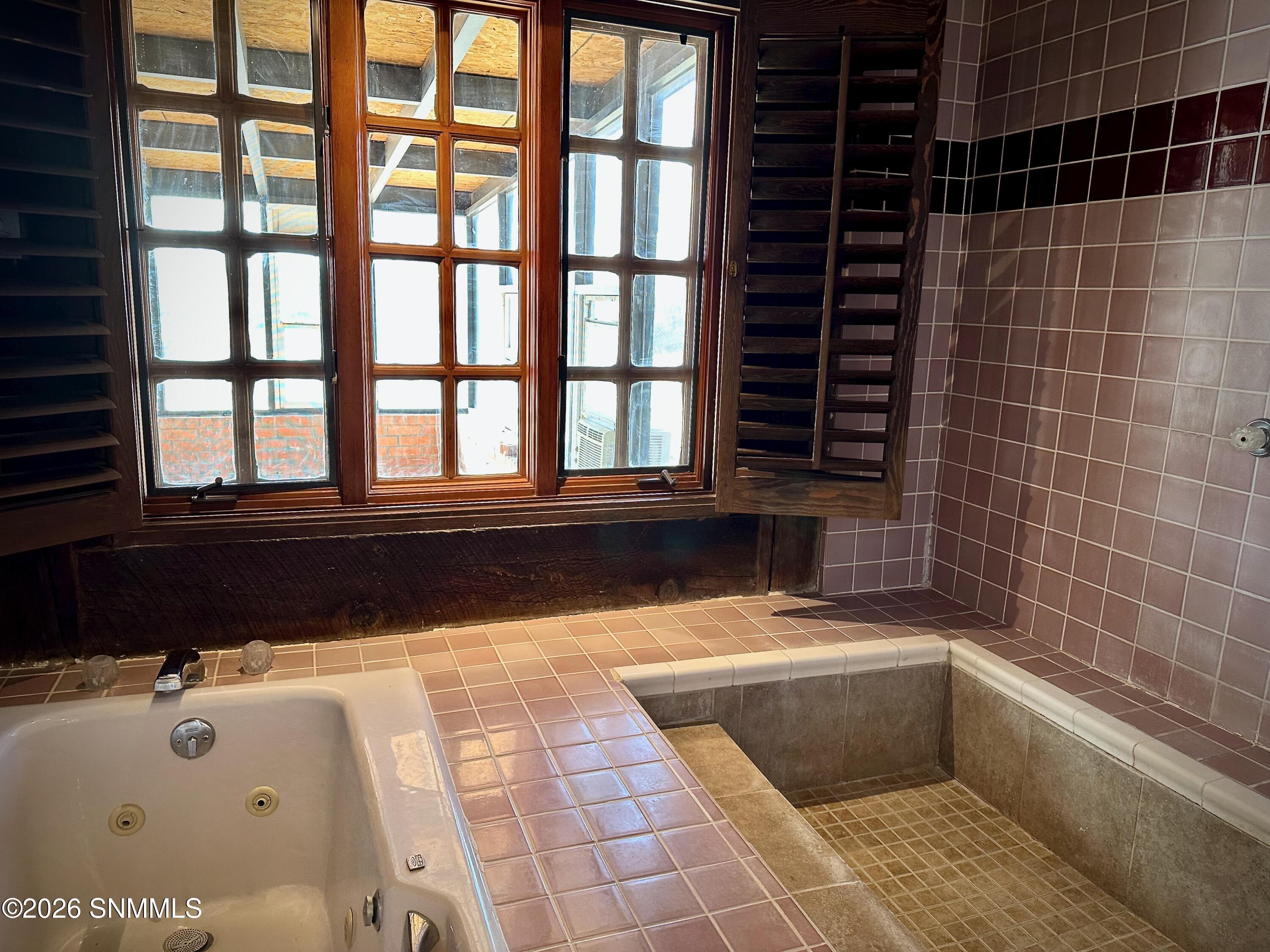 1095 Little Road Property Photo 10
