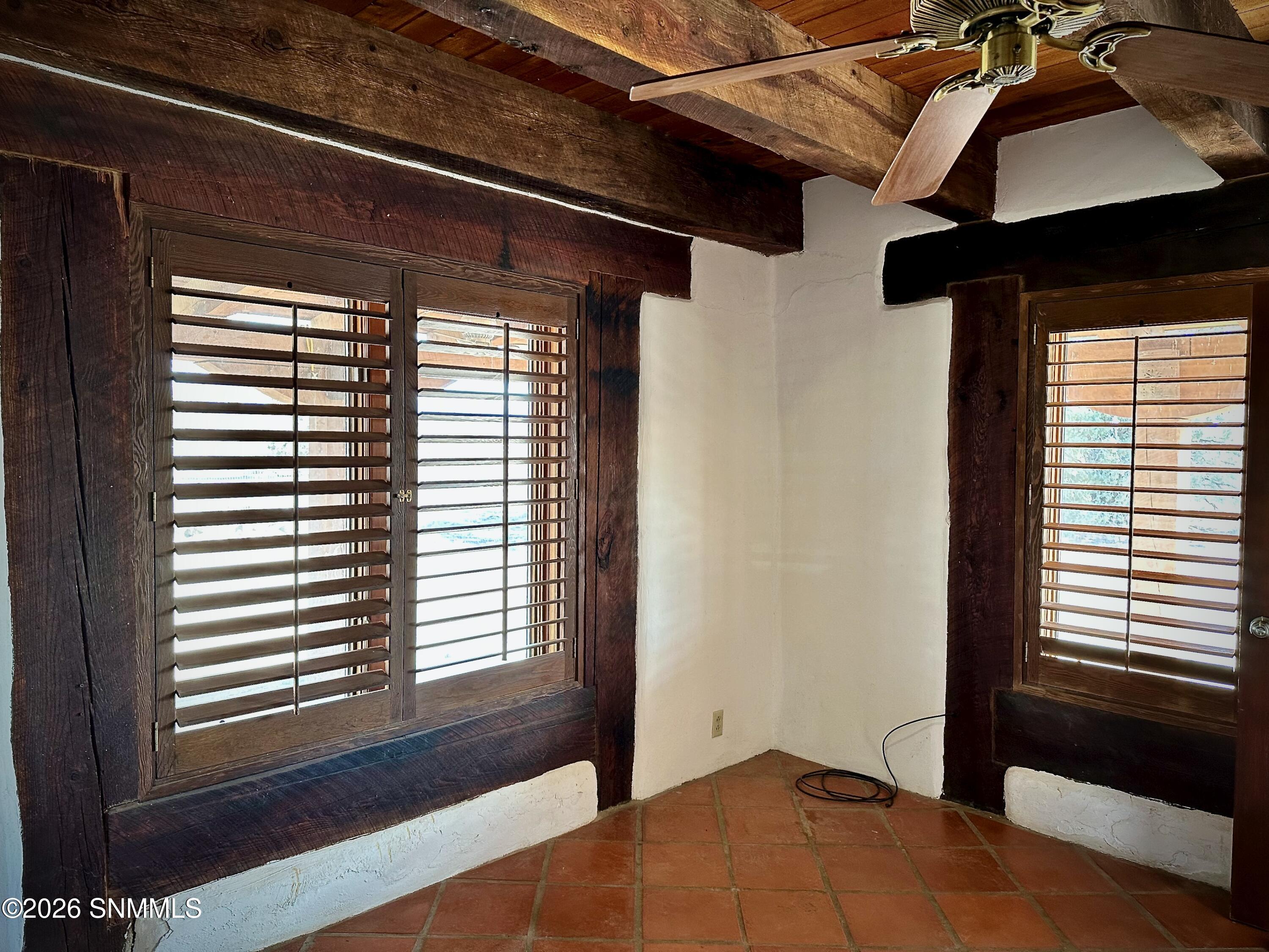 1095 Little Road Property Photo 16