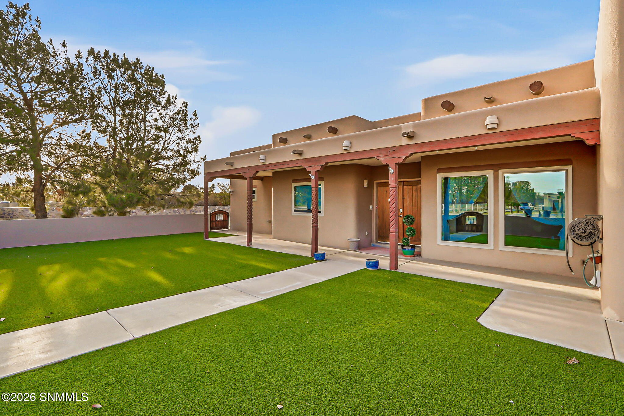 1285 Apple Tree Lane Property Photo 2