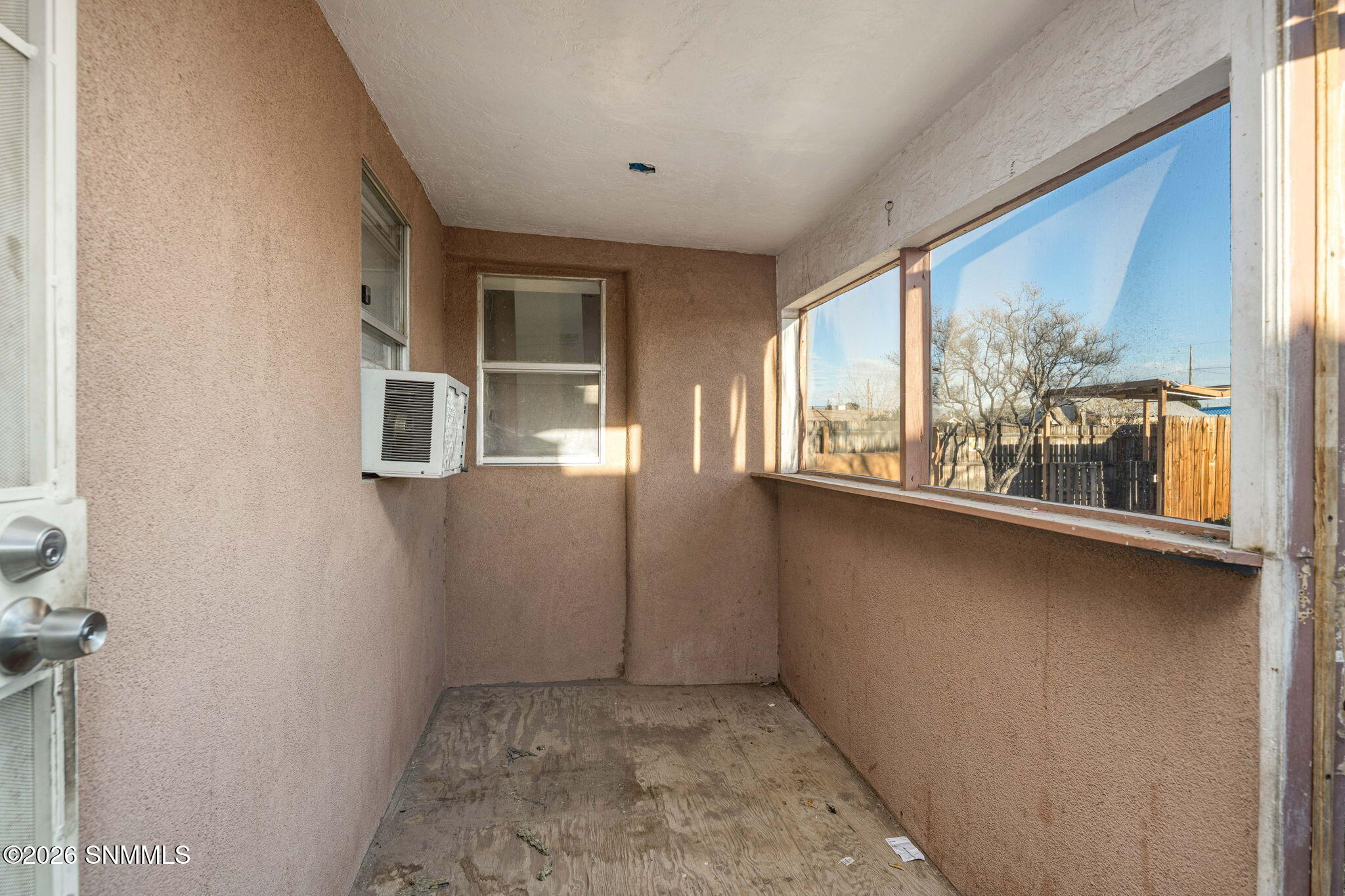 990 Brownlee Avenue Property Photo 4