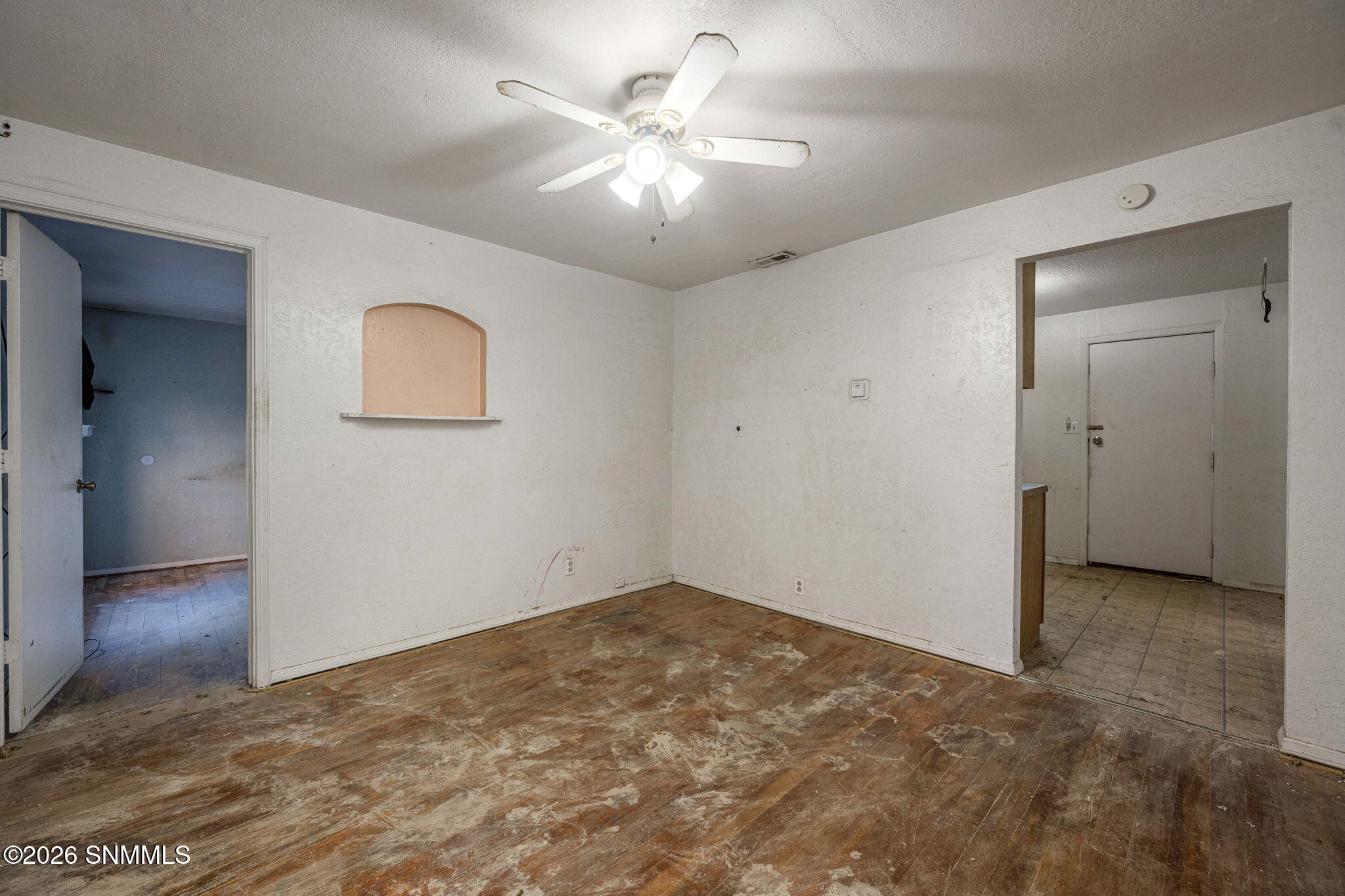 990 Brownlee Avenue Property Photo 6
