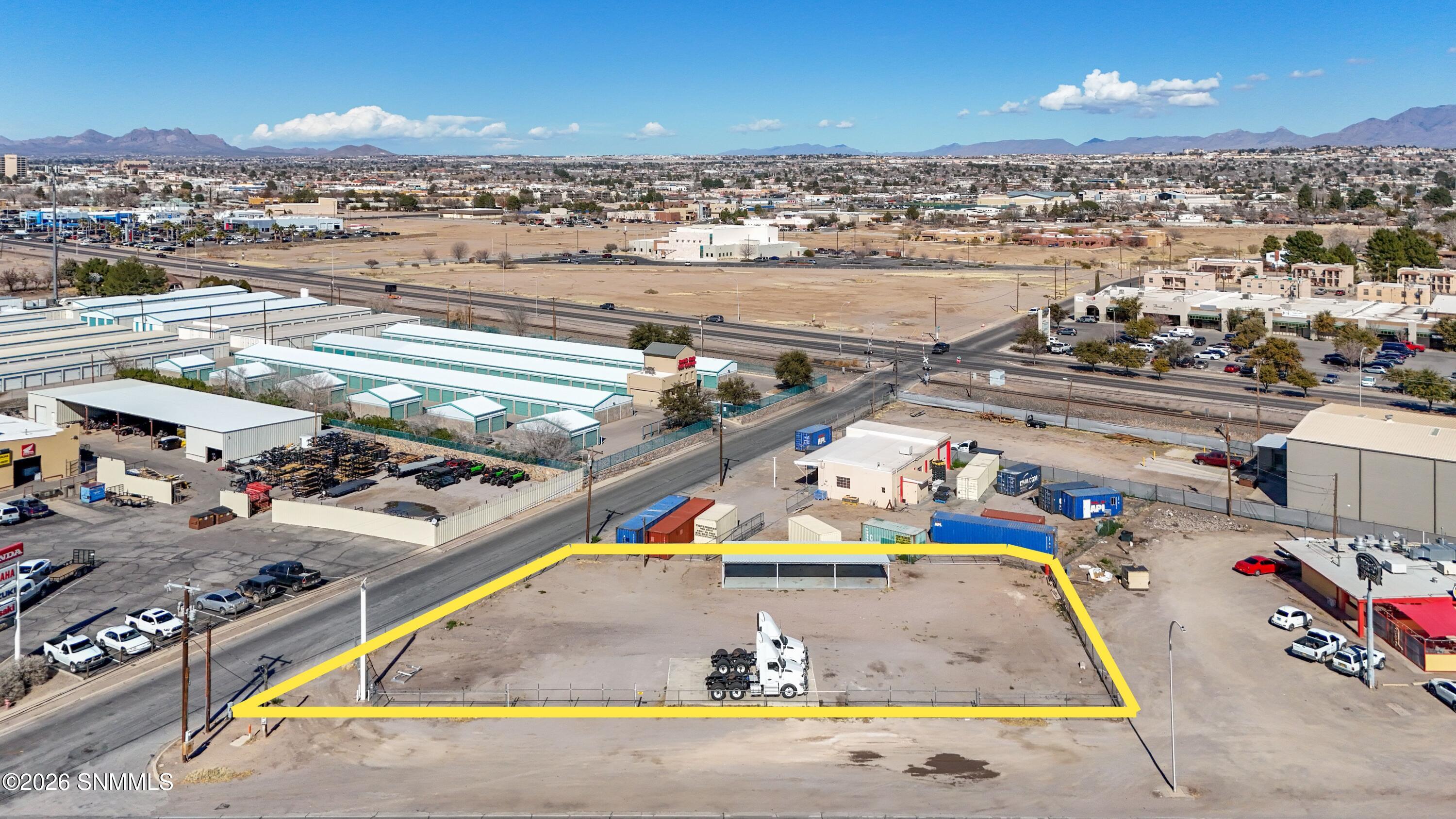 2205 S Valley Drive Property Photo 4