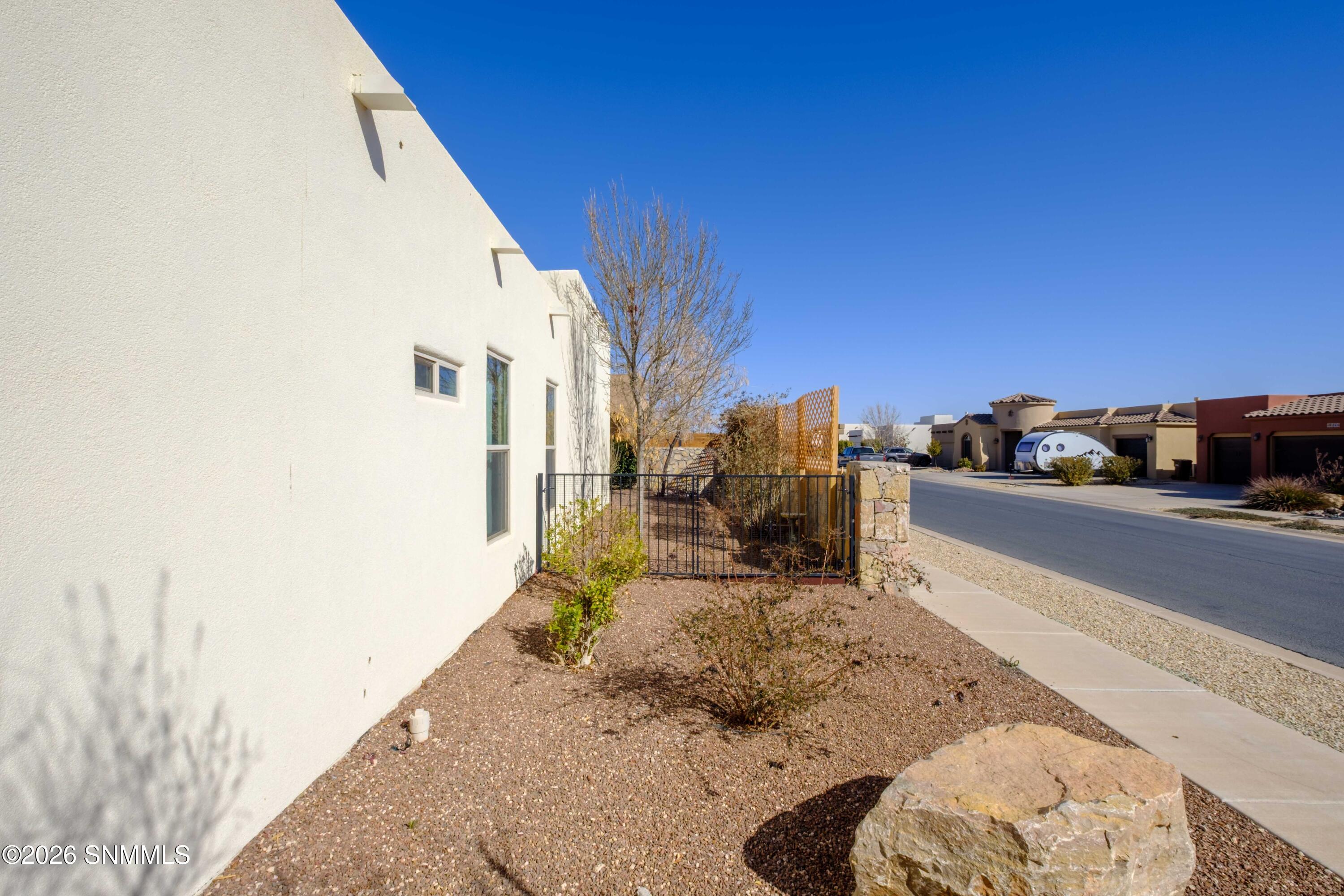 3703 Santa Cecilia Avenue Property Photo 6