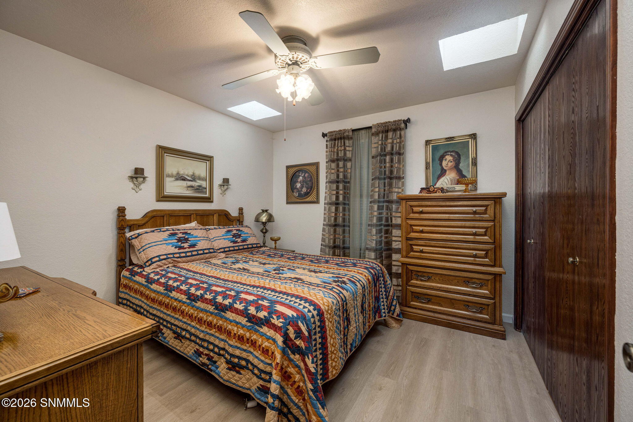 2303 Uranus Avenue Property Photo 12