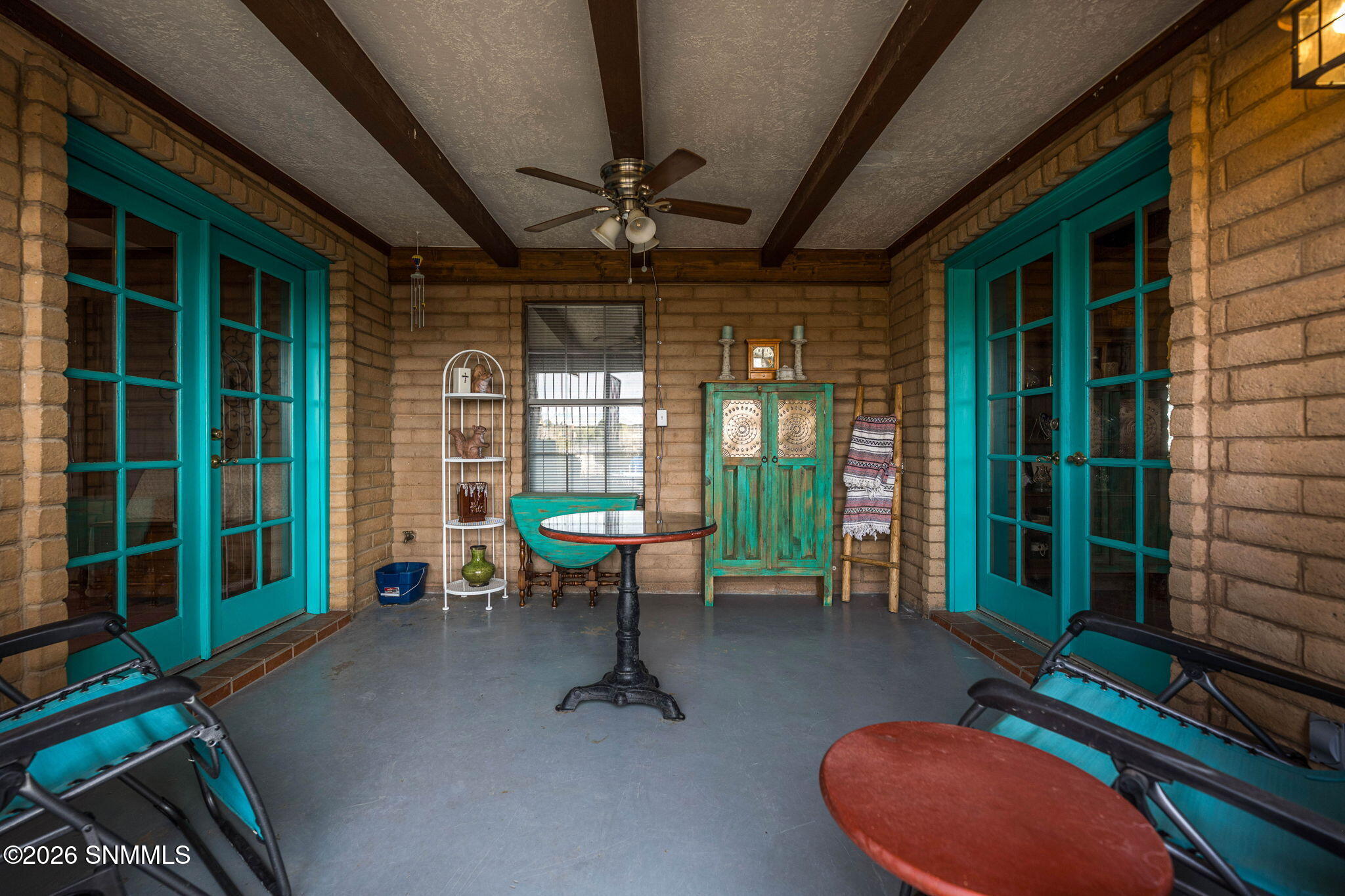2303 Uranus Avenue Property Photo 17