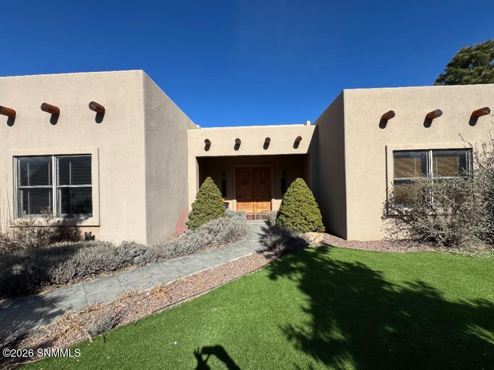 809 High Mesa Road Property Photo 2