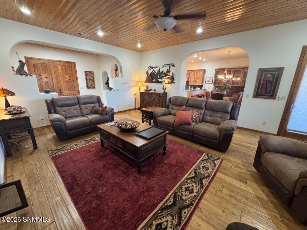 809 High Mesa Road Property Photo 5
