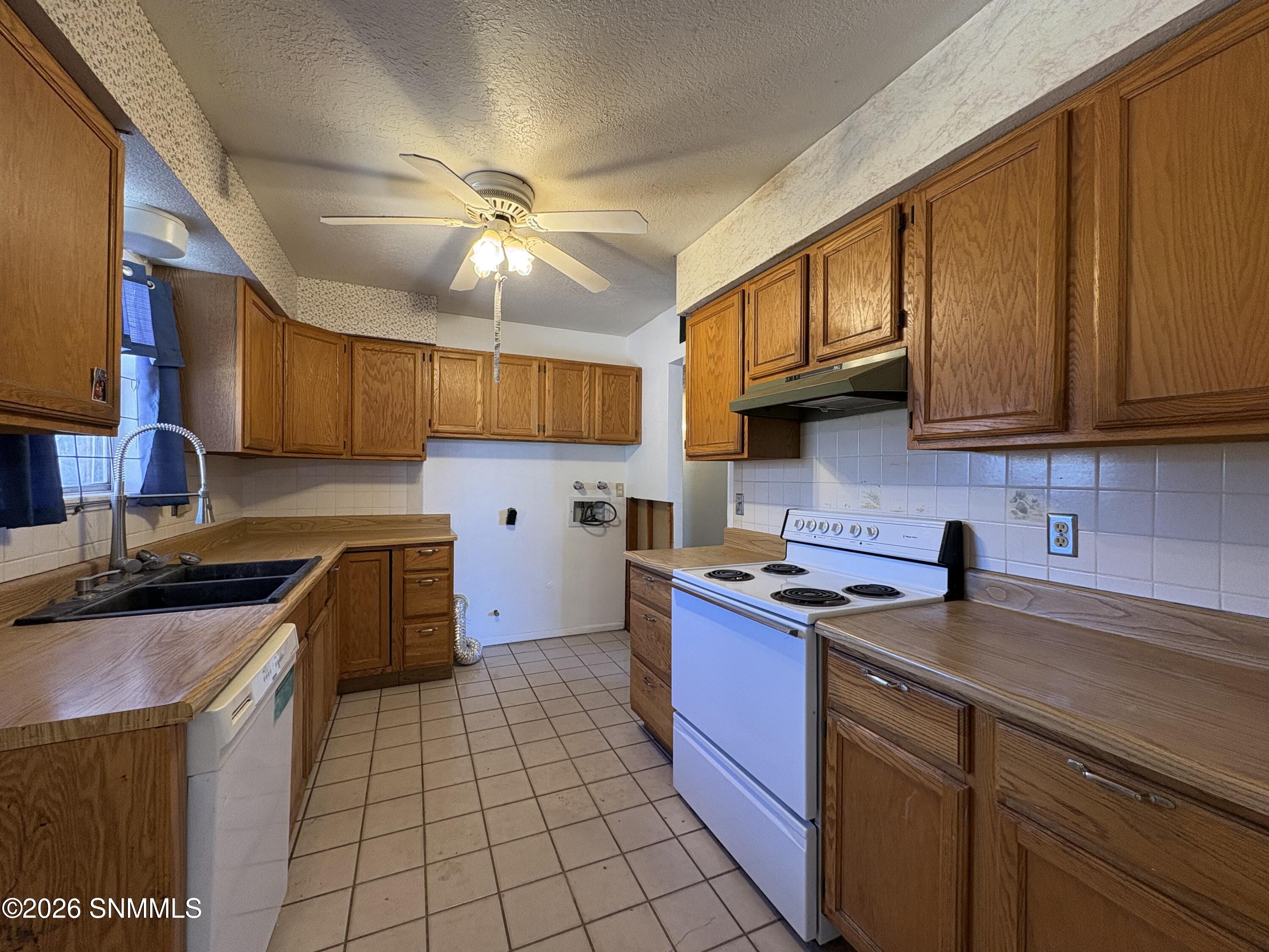 5050 Churchill Avenue Property Photo 6