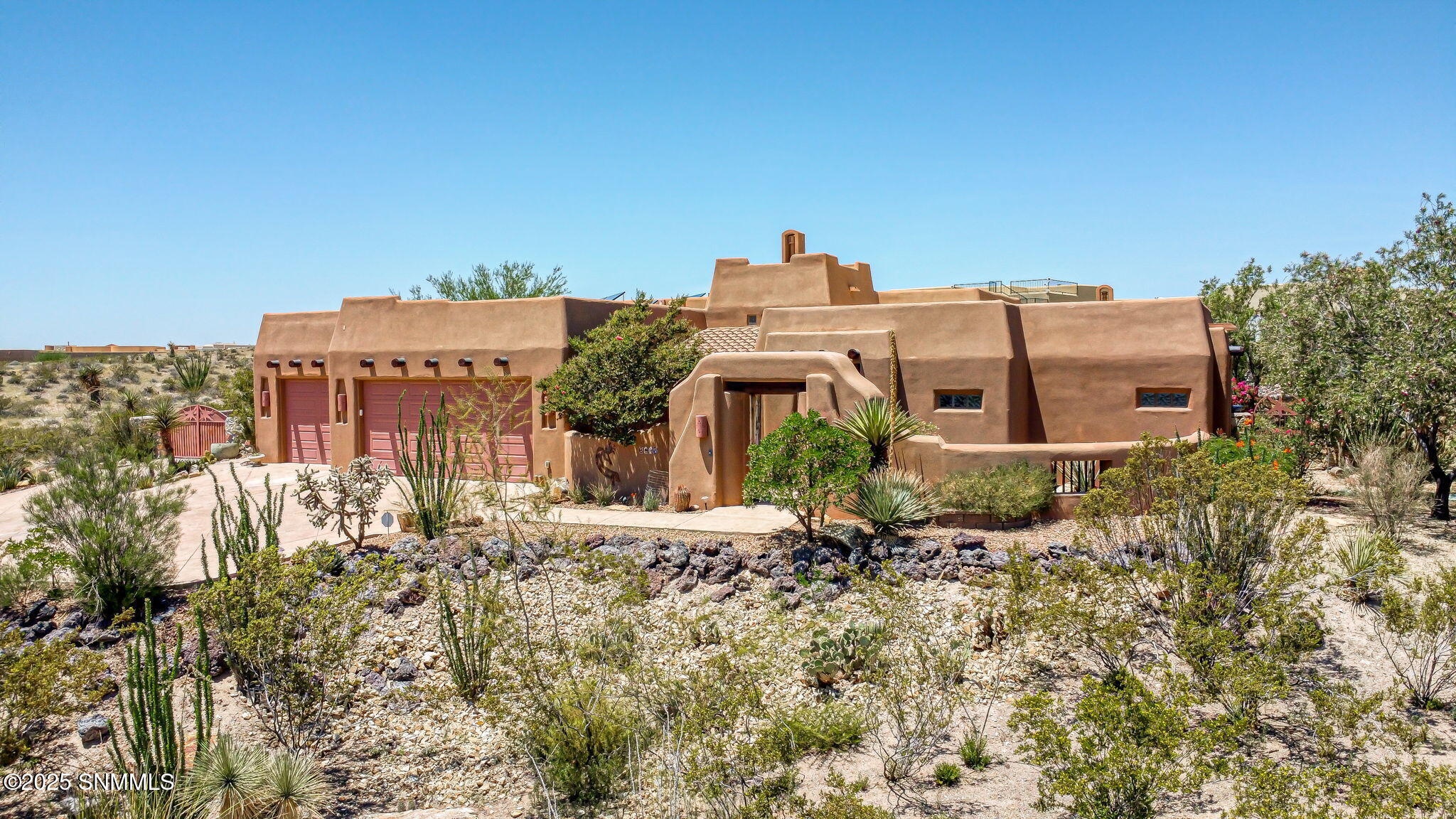 6145 Luna De Oro Property Photo 1