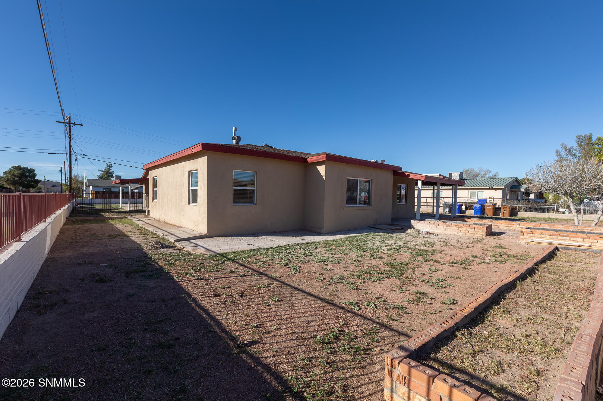 1220 W Hall Avenue Property Photo 2