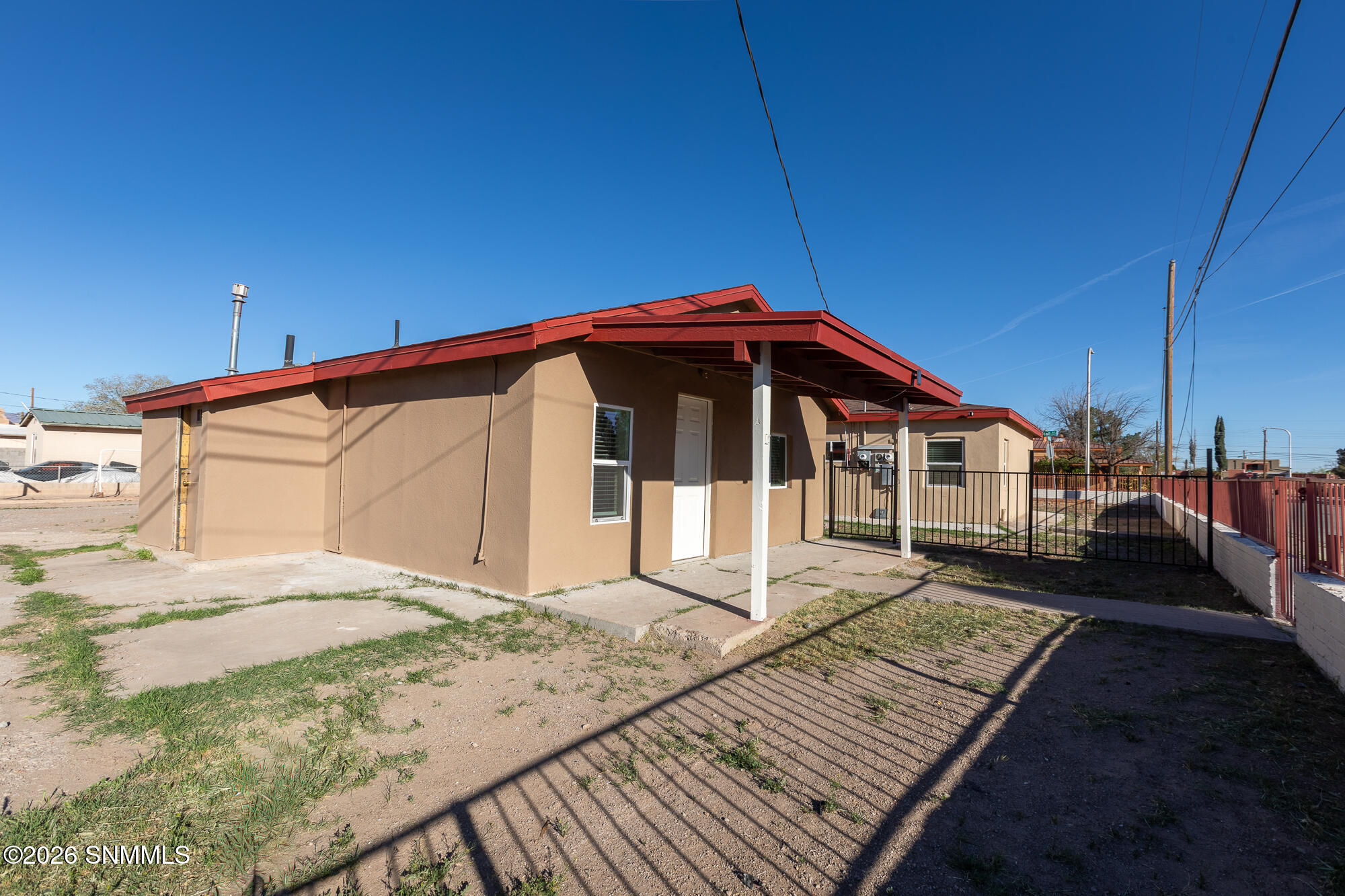 1220 W Hall Avenue Property Photo 3
