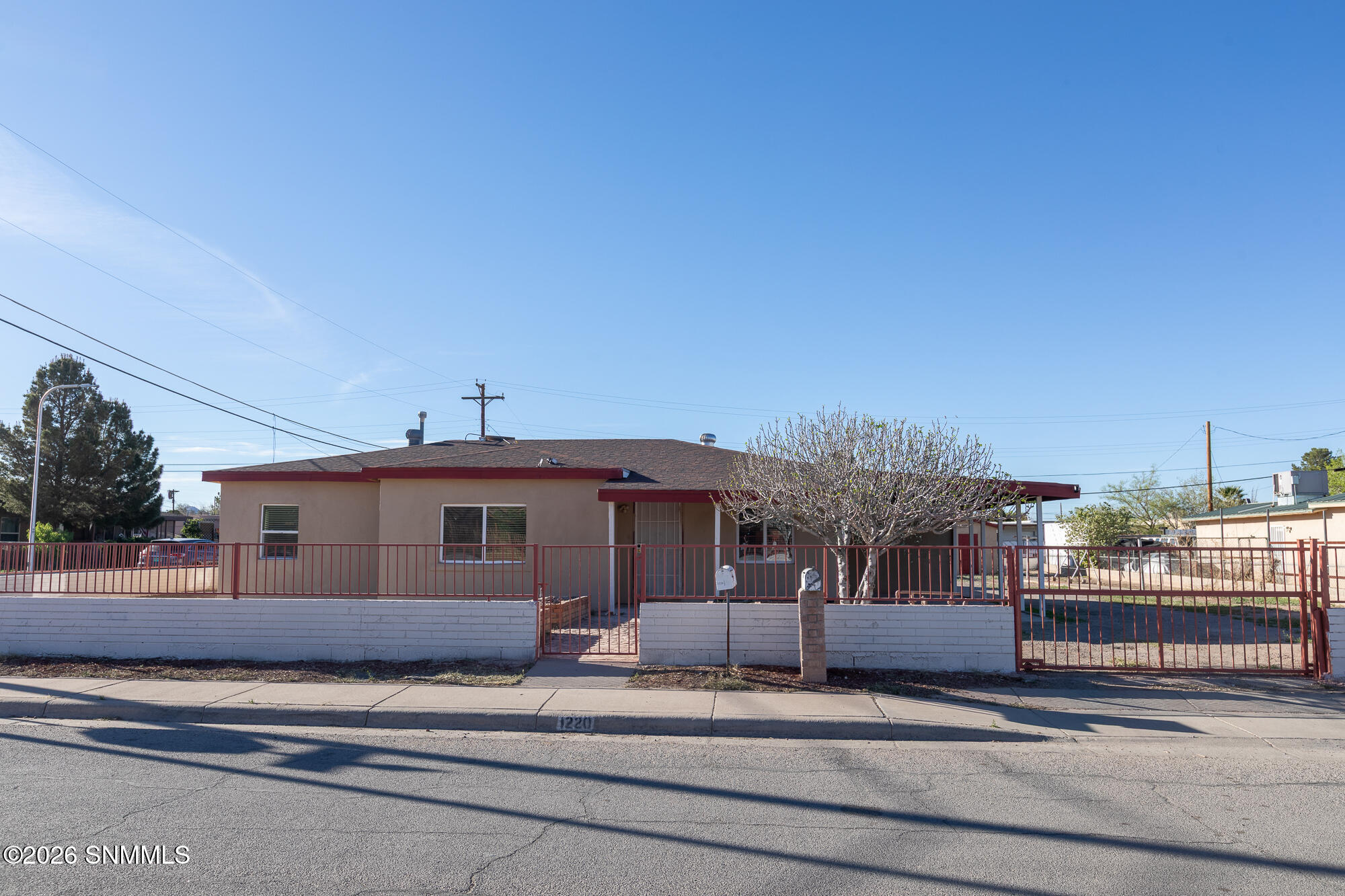 1220 W Hall Avenue Property Photo 6