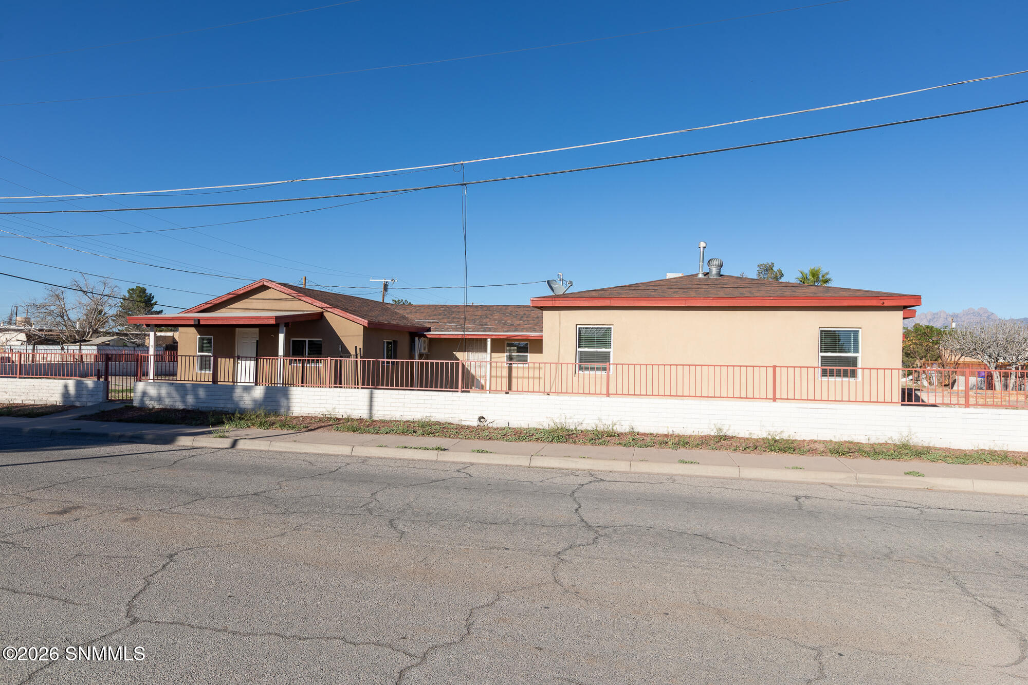 1220 W Hall Avenue Property Photo 7