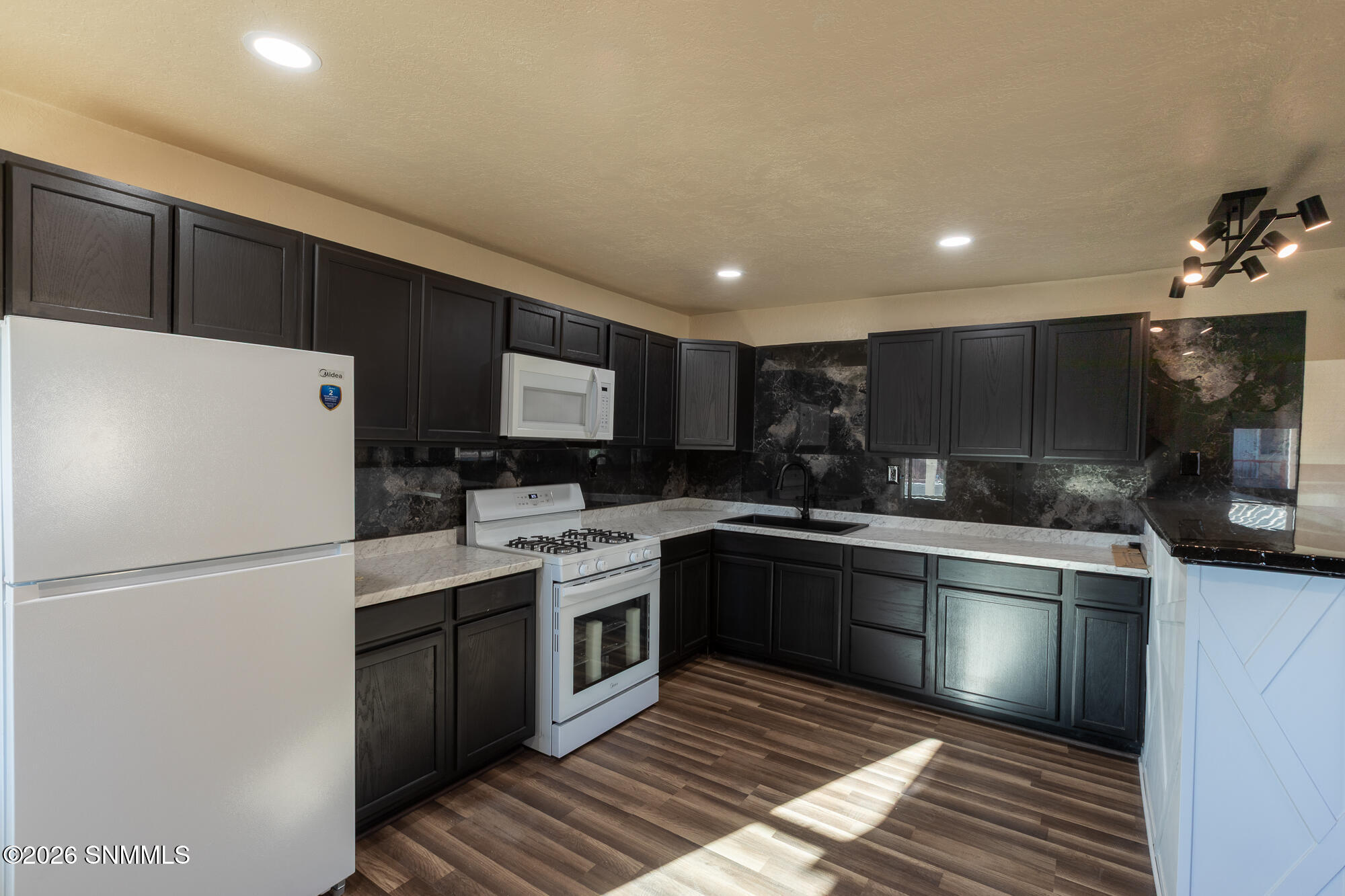 1220 W Hall Avenue Property Photo 14