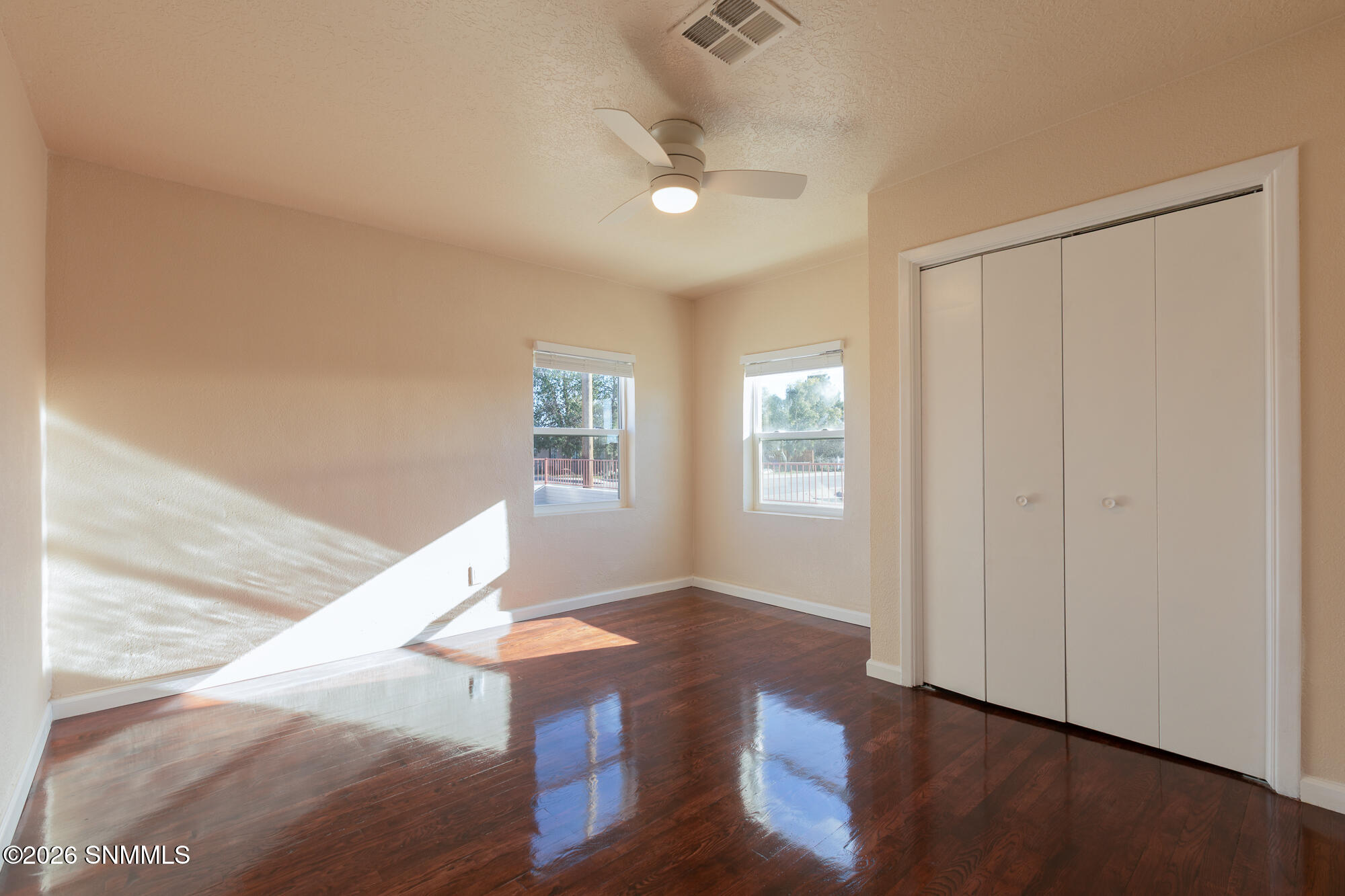 1220 W Hall Avenue Property Photo 17