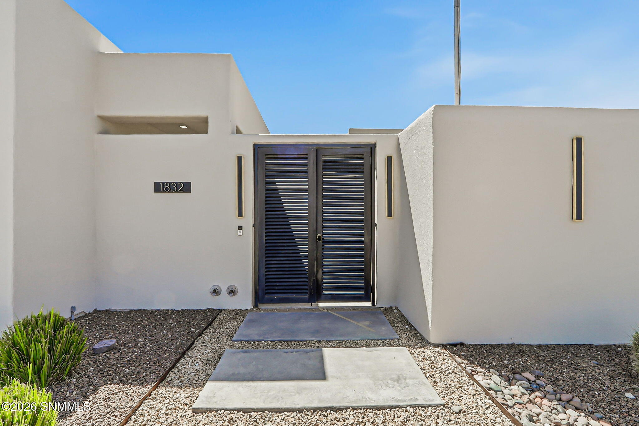 1832 Santanova Arc Property Photo 3