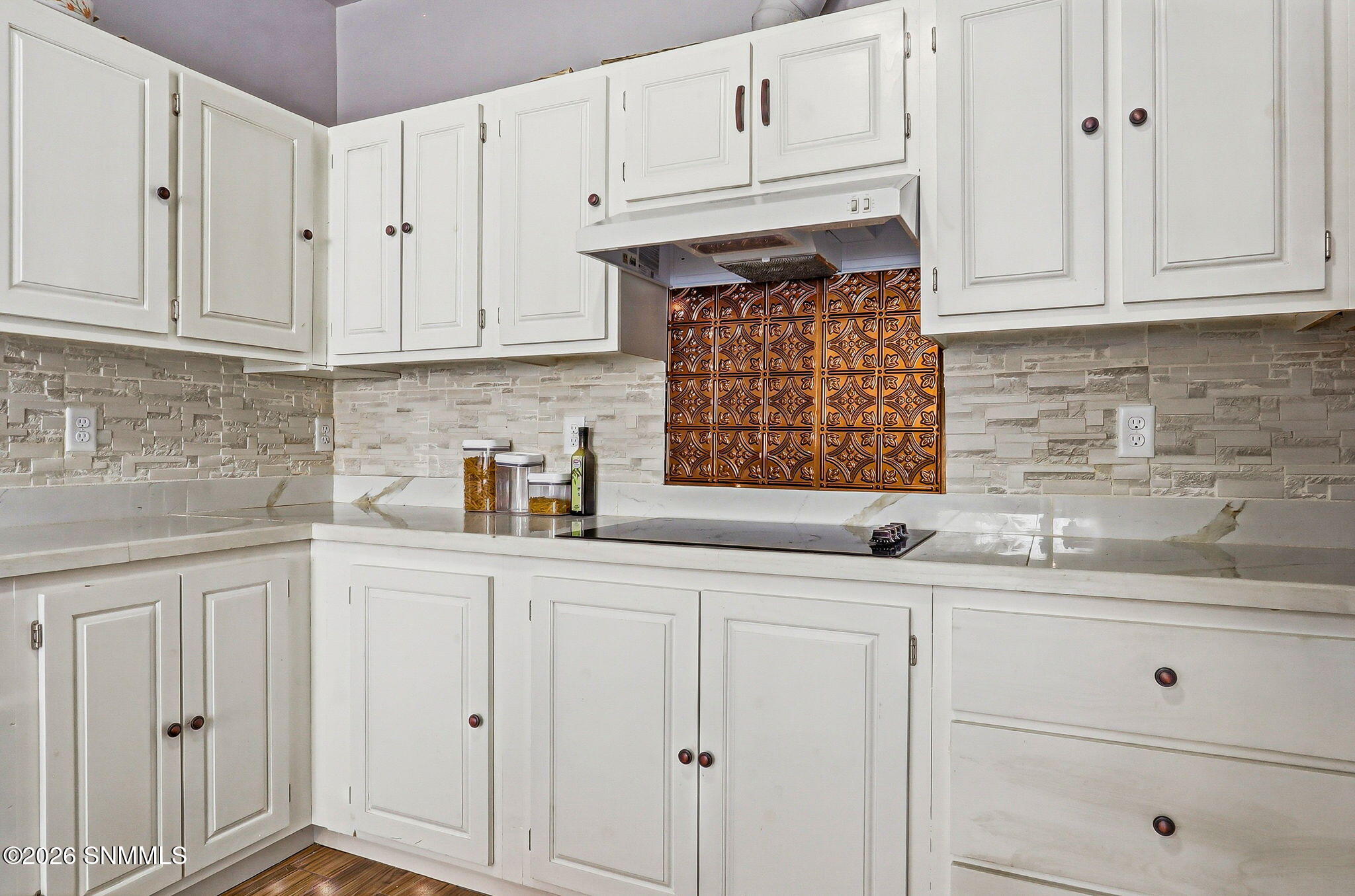 2601048 Property Photo 9
