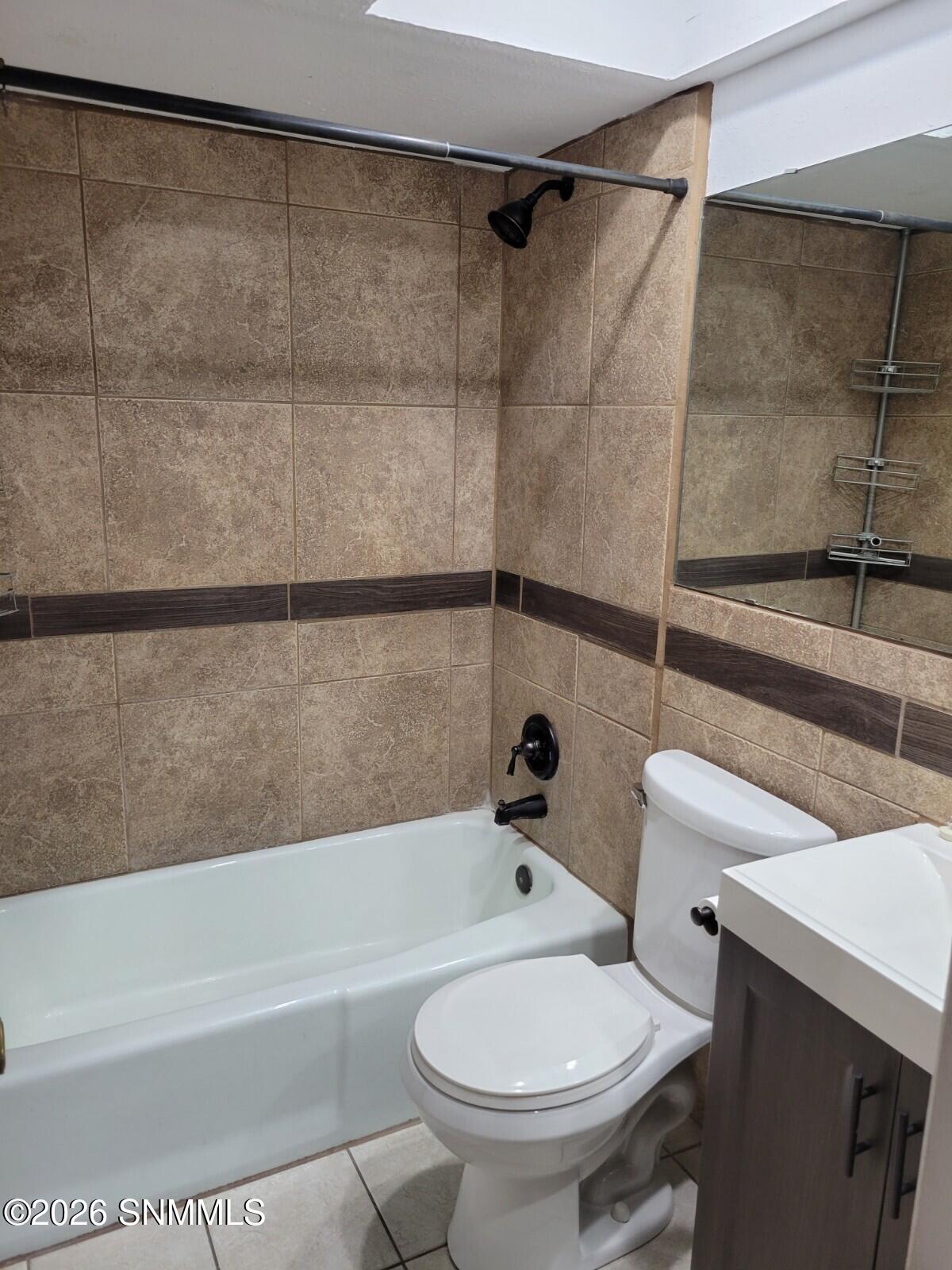 1029 N Melendres Street A&b Property Photo 6
