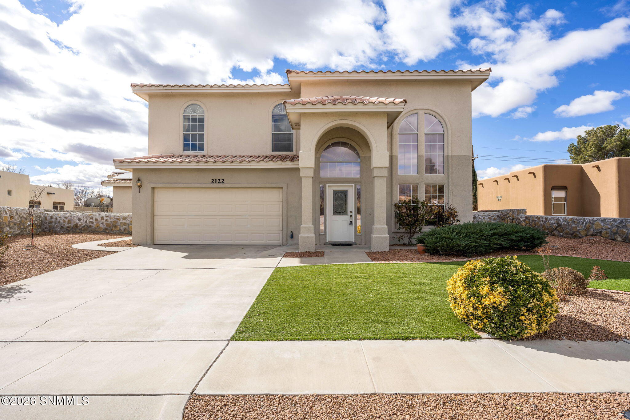 2122 Desert Greens Drive Property Photo 2