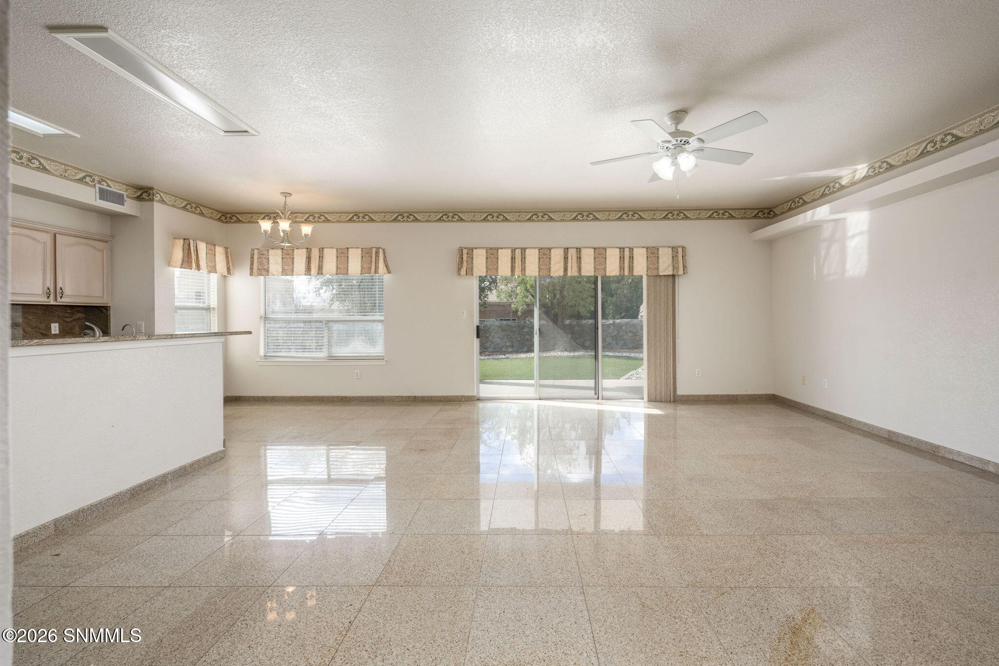 2122 Desert Greens Drive Property Photo 11