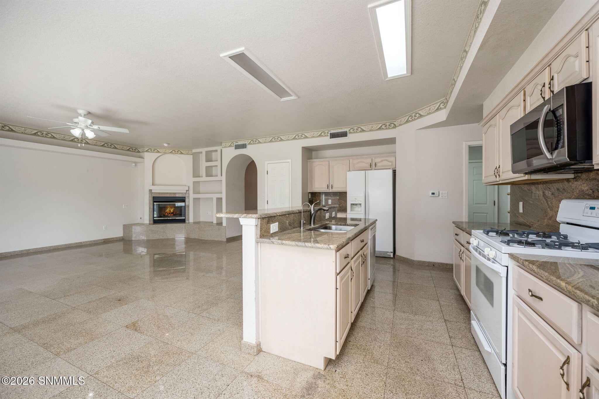 2122 Desert Greens Drive Property Photo 18
