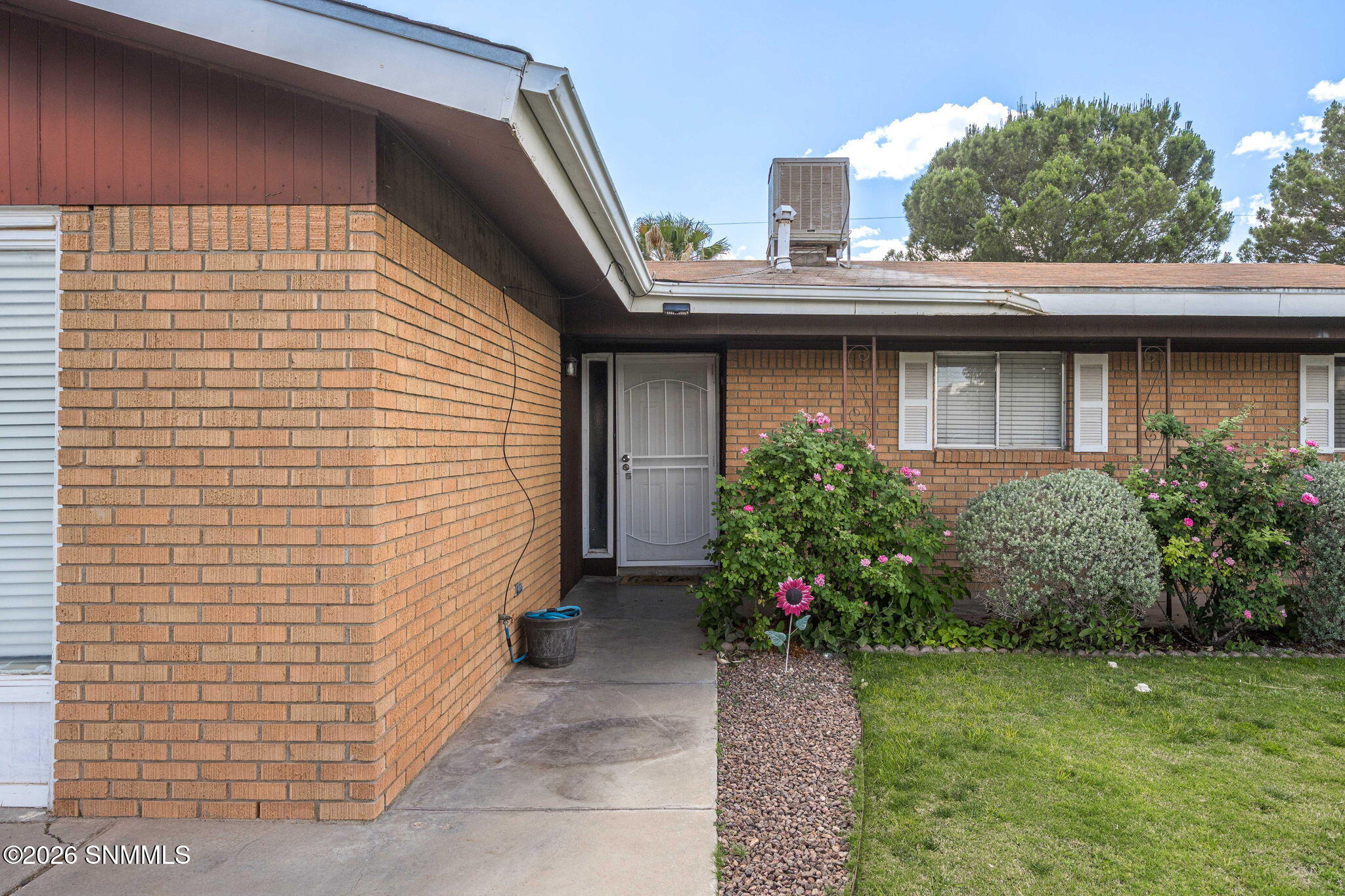 1936 Bromilow Street Property Photo 4
