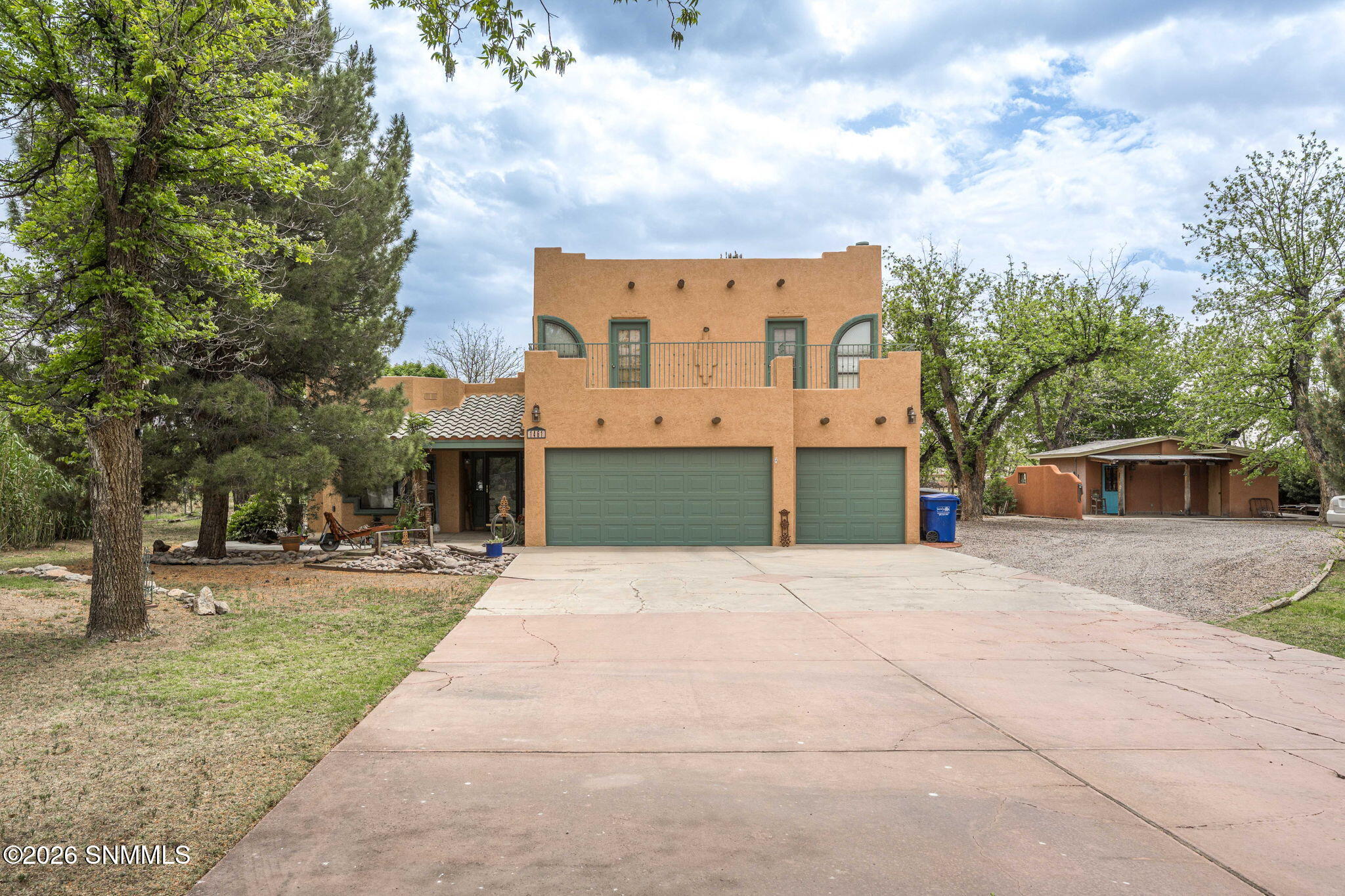 1461 W Brown Road Property Photo 2
