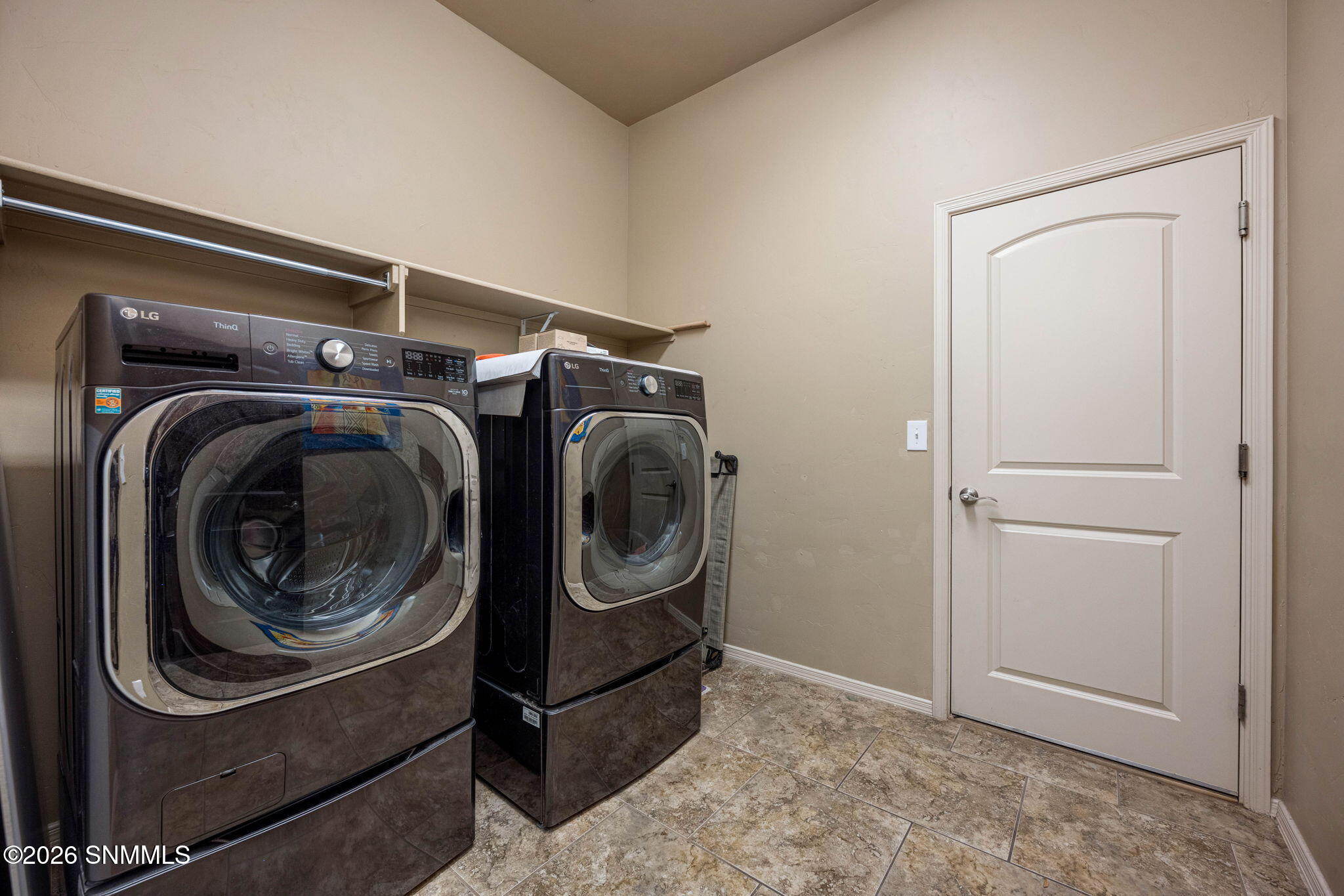 4335 Isleta Court Property Photo 18