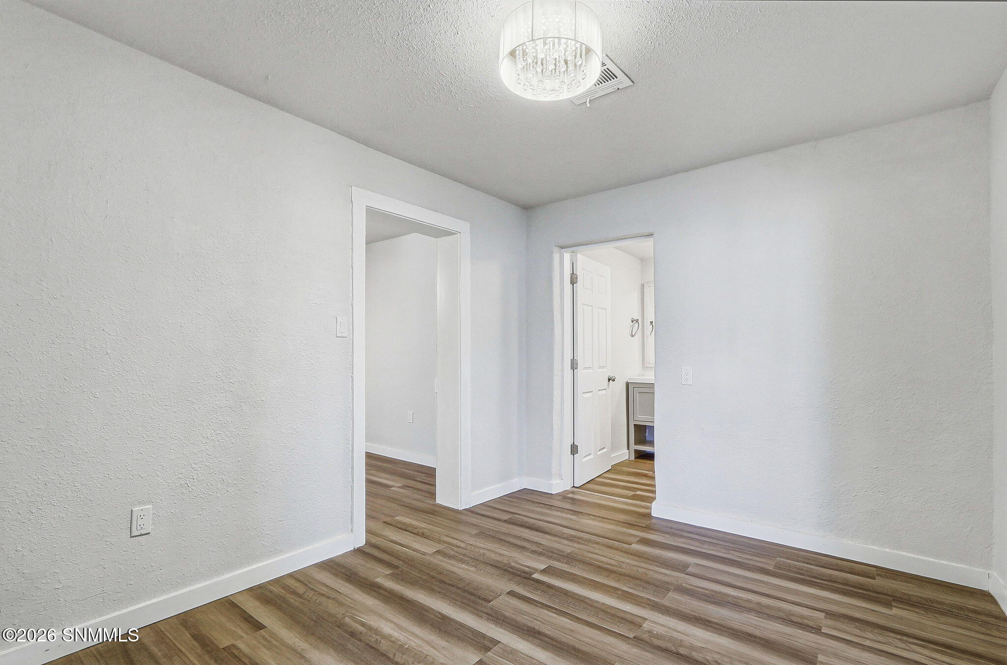 3201 Oak Street Property Photo 4
