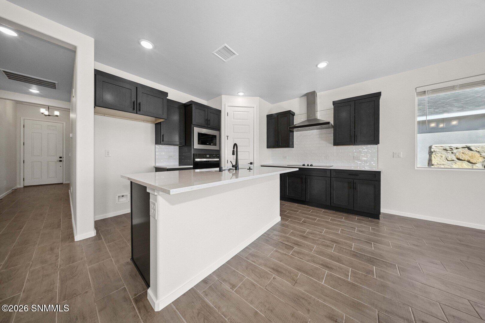 110 Madrid Street Property Photo 4