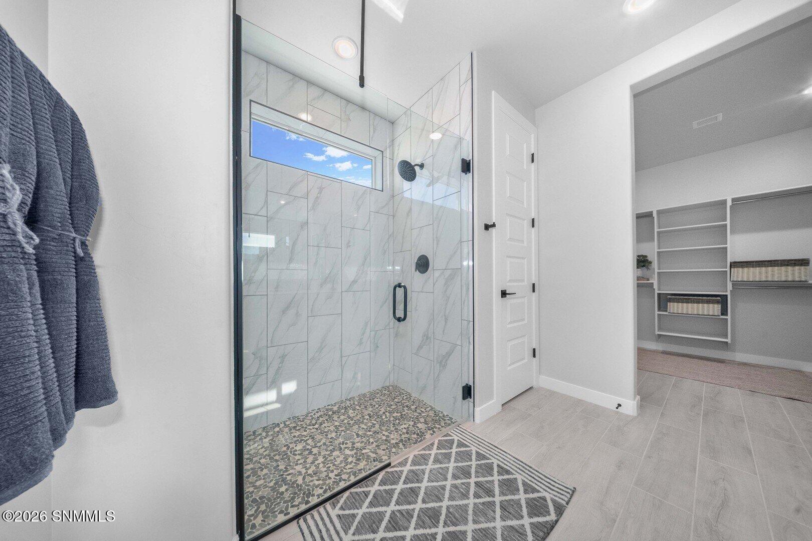 6047 Summer Ridge Avenue Property Photo 11