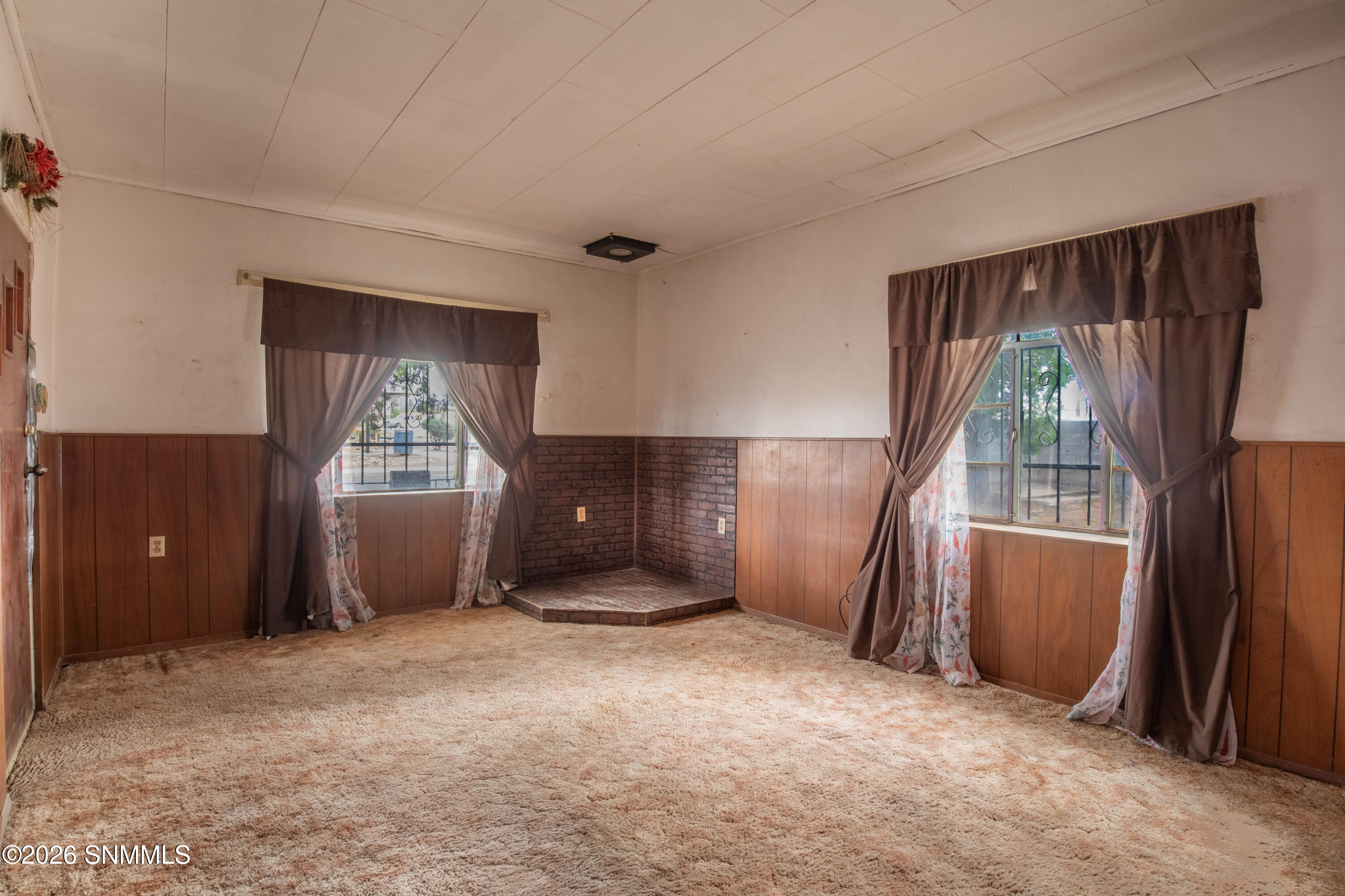 1061 N Tornillo Street Property Photo 4