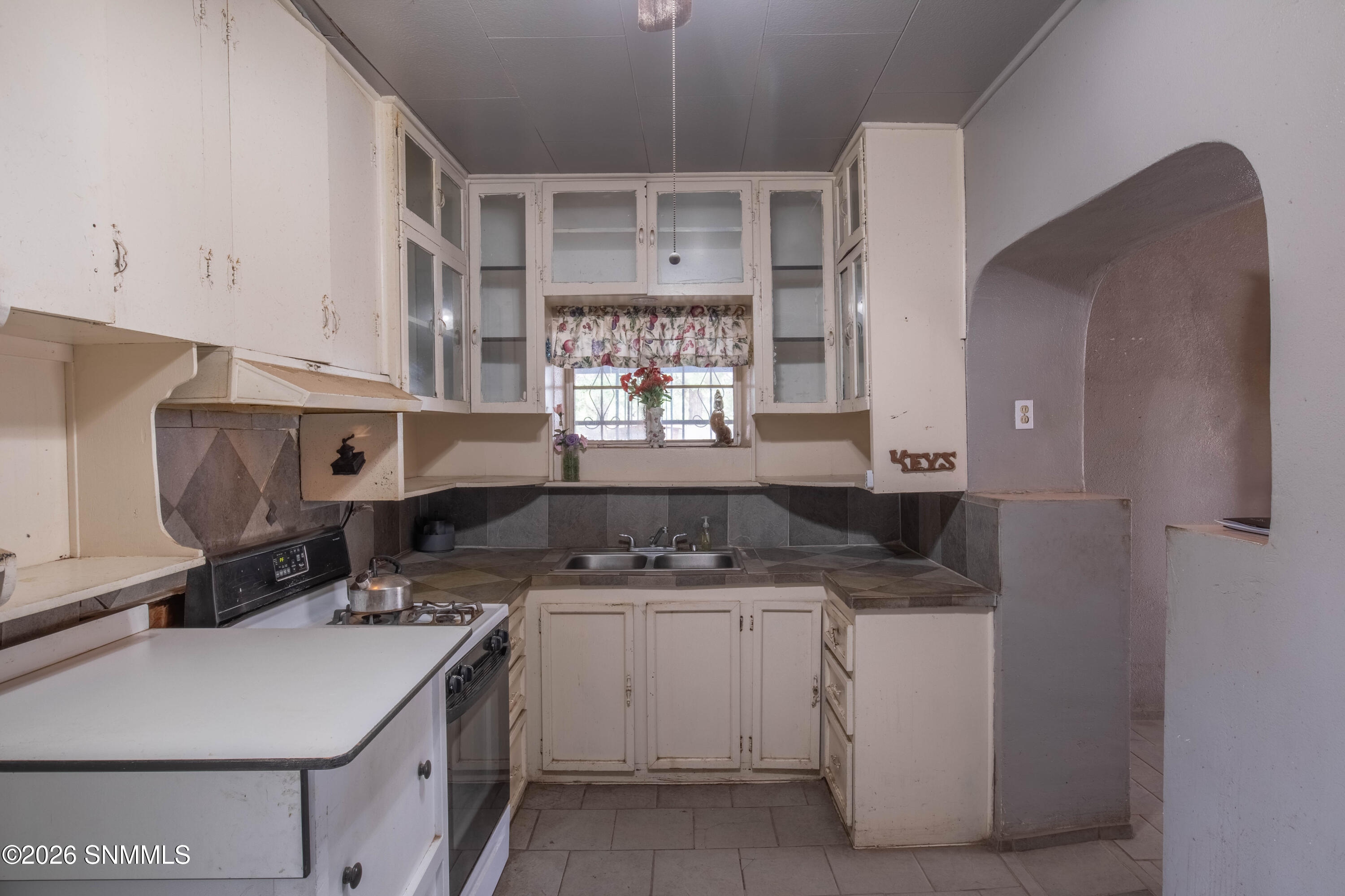1061 N Tornillo Street Property Photo 5
