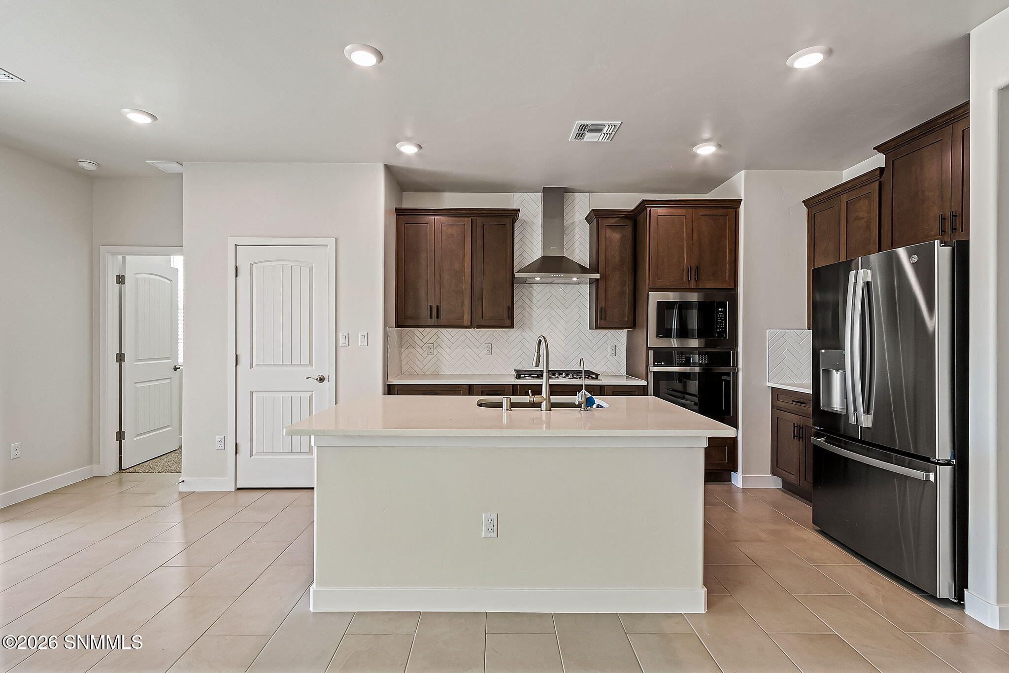 7333 Ultramarine Road Property Photo 13
