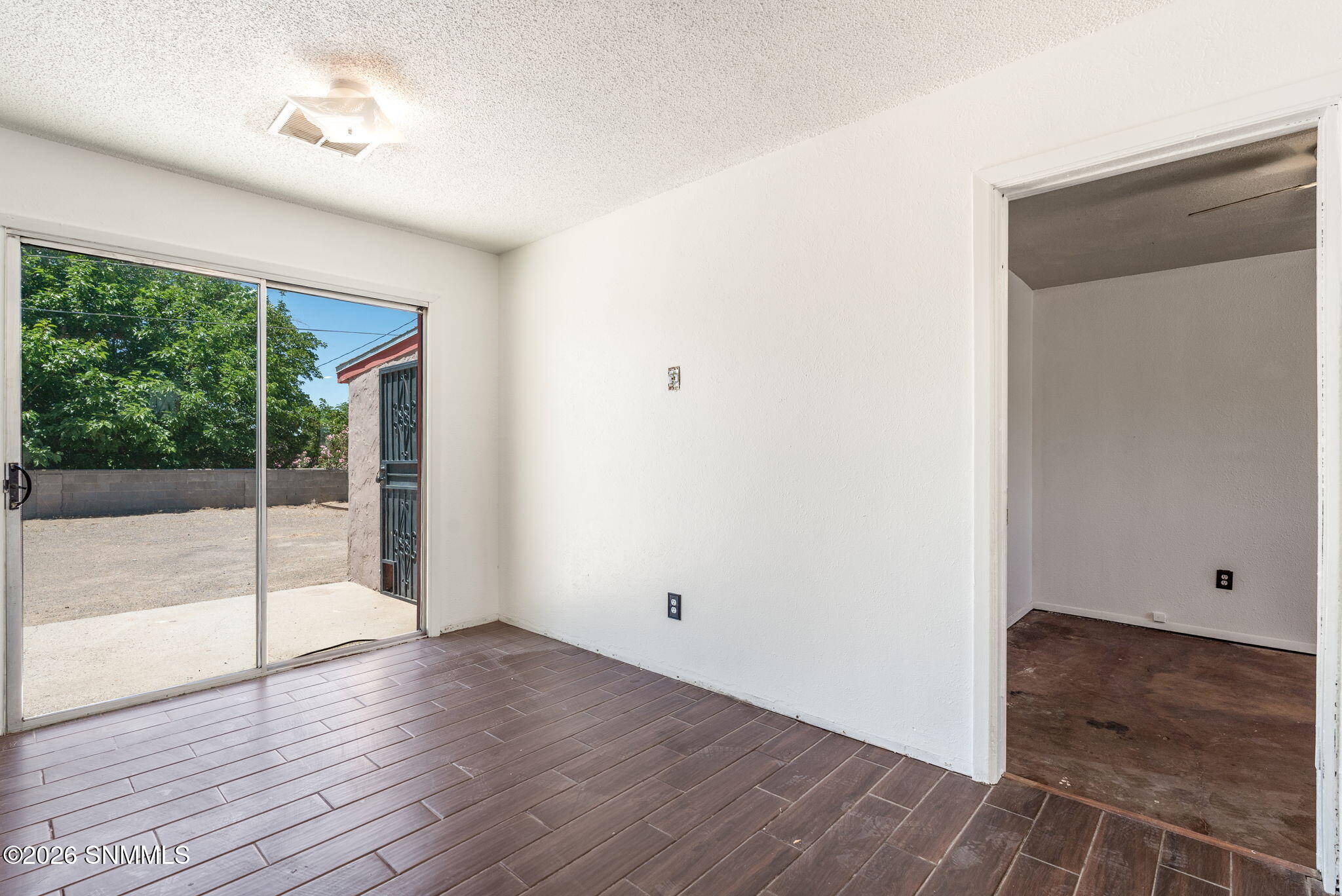 1807 Debra Street Property Photo 6