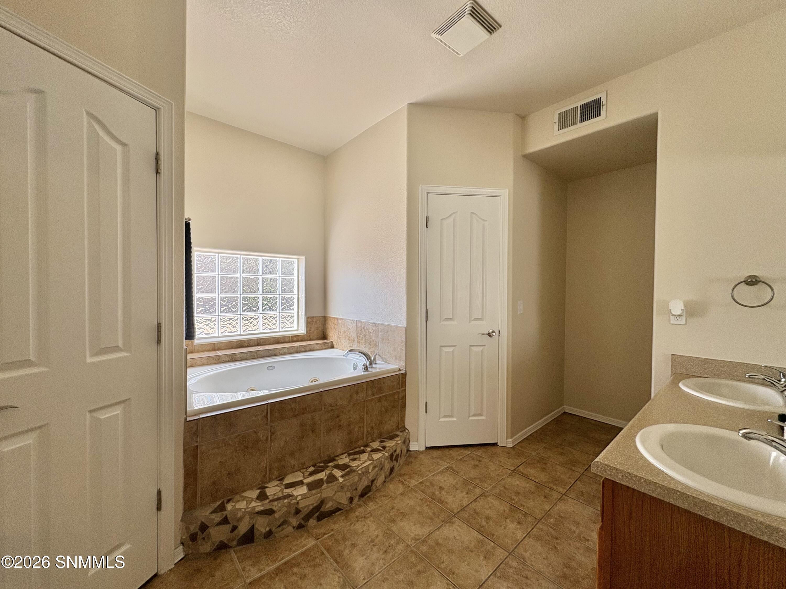 1231 Gunsight Peak Drive Property Photo 16