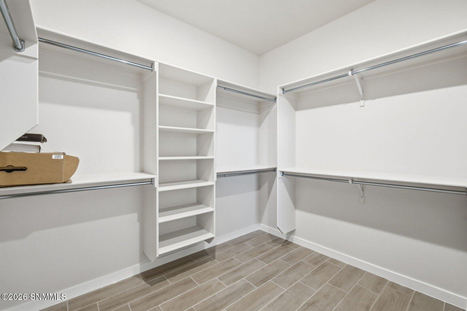 6050 Fall Ridge Avenue Property Photo 9