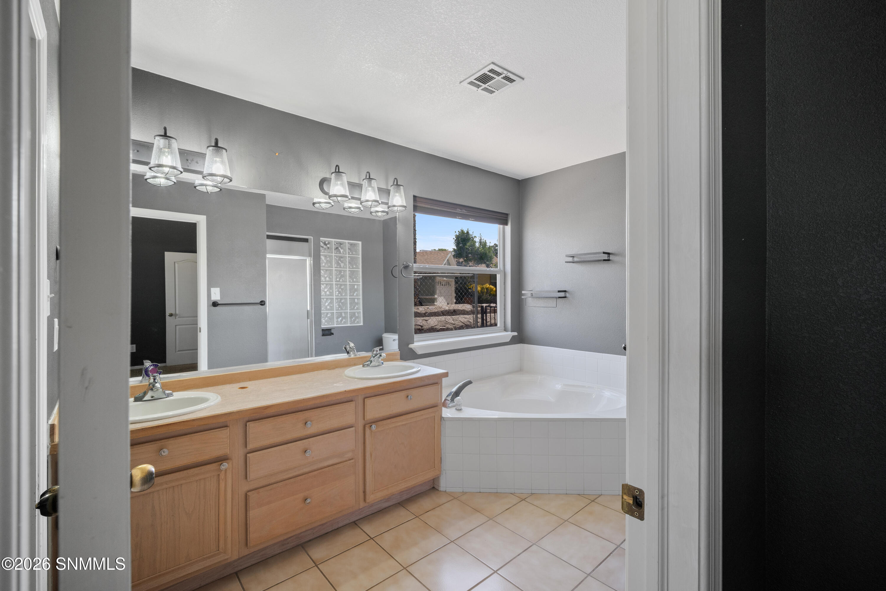 700 Scenic View Drive Property Photo 16