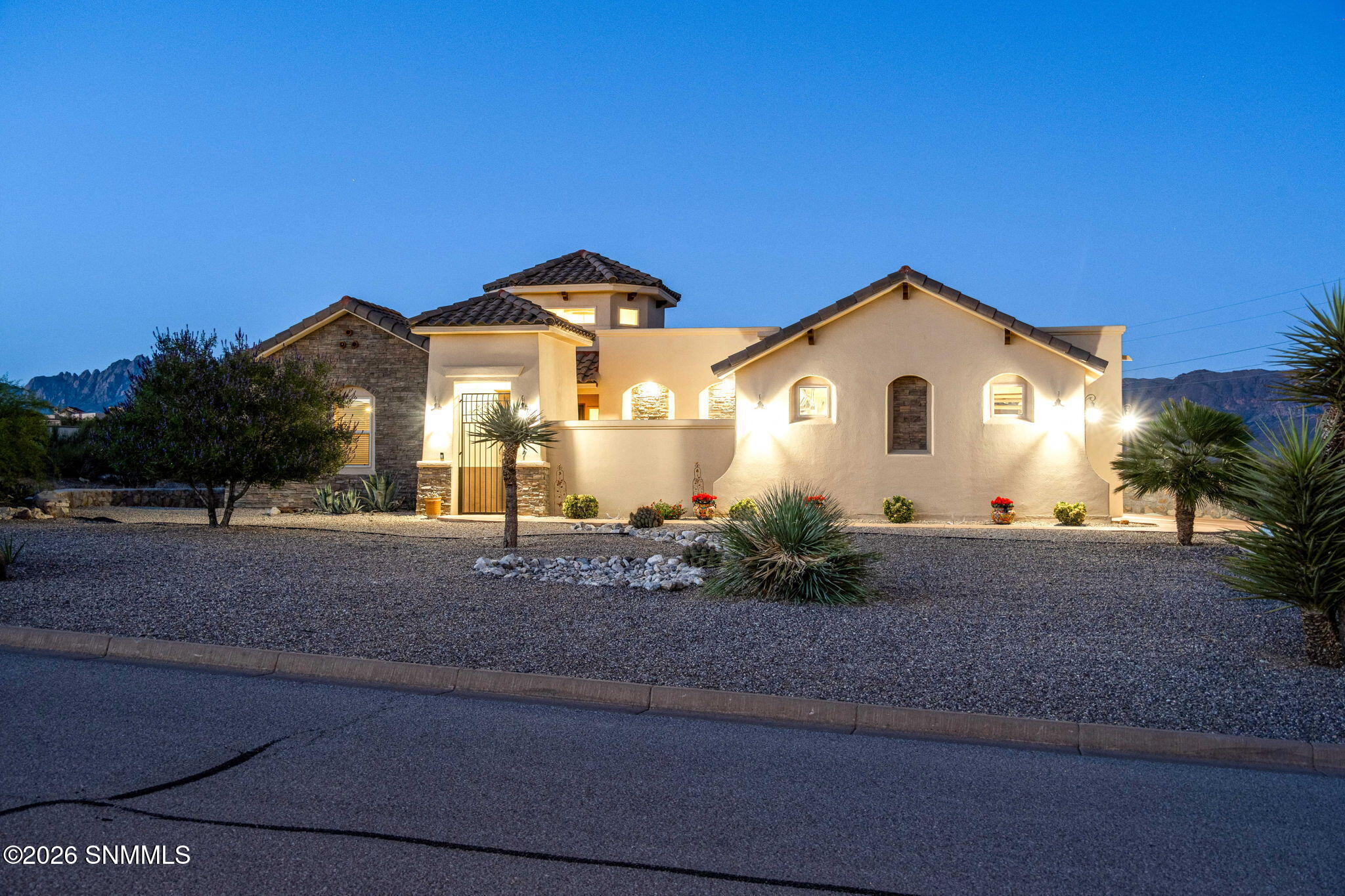 5677 Calle De Paradise Property Photo 2