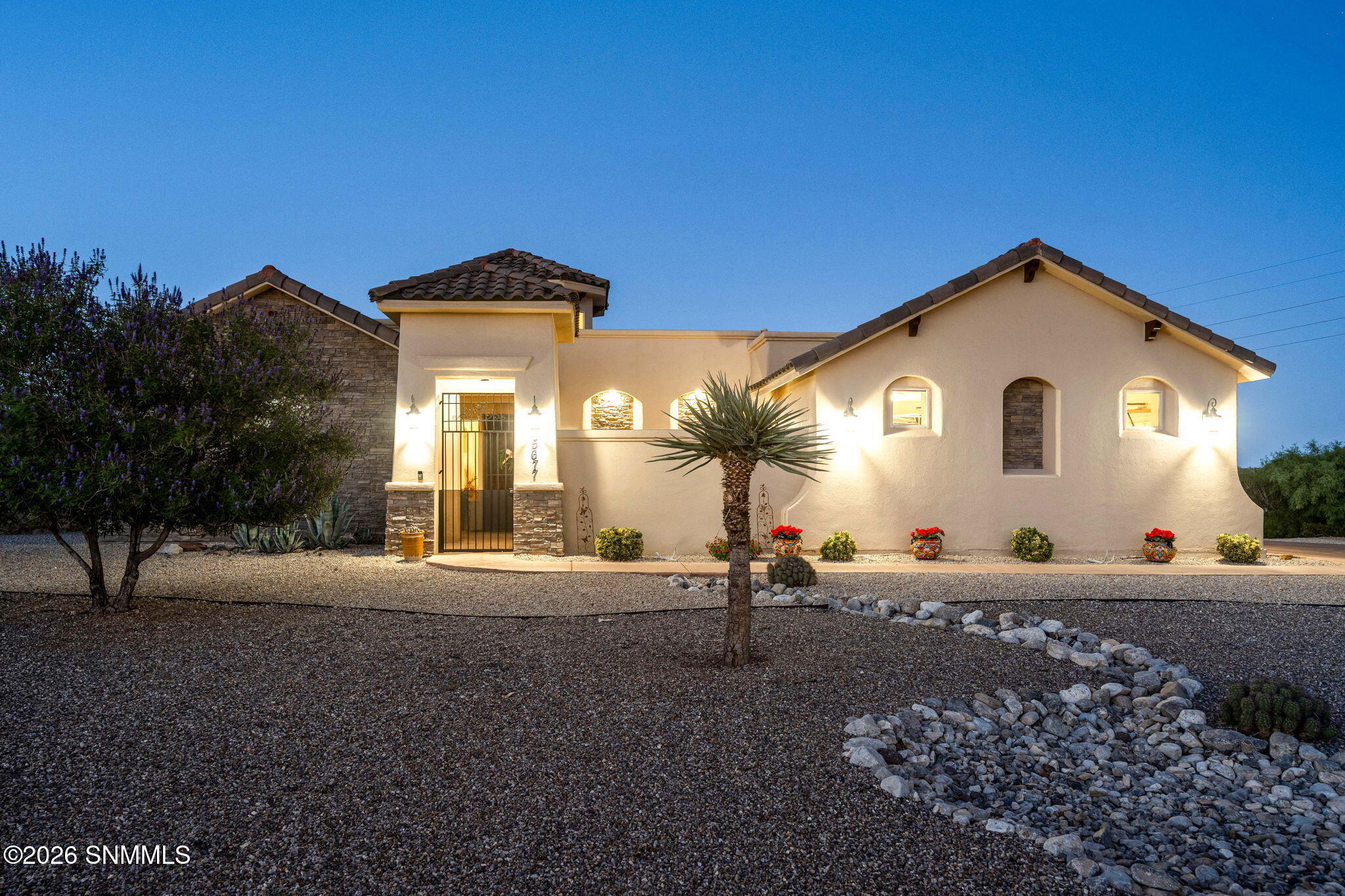 5677 Calle De Paradise Property Photo 4
