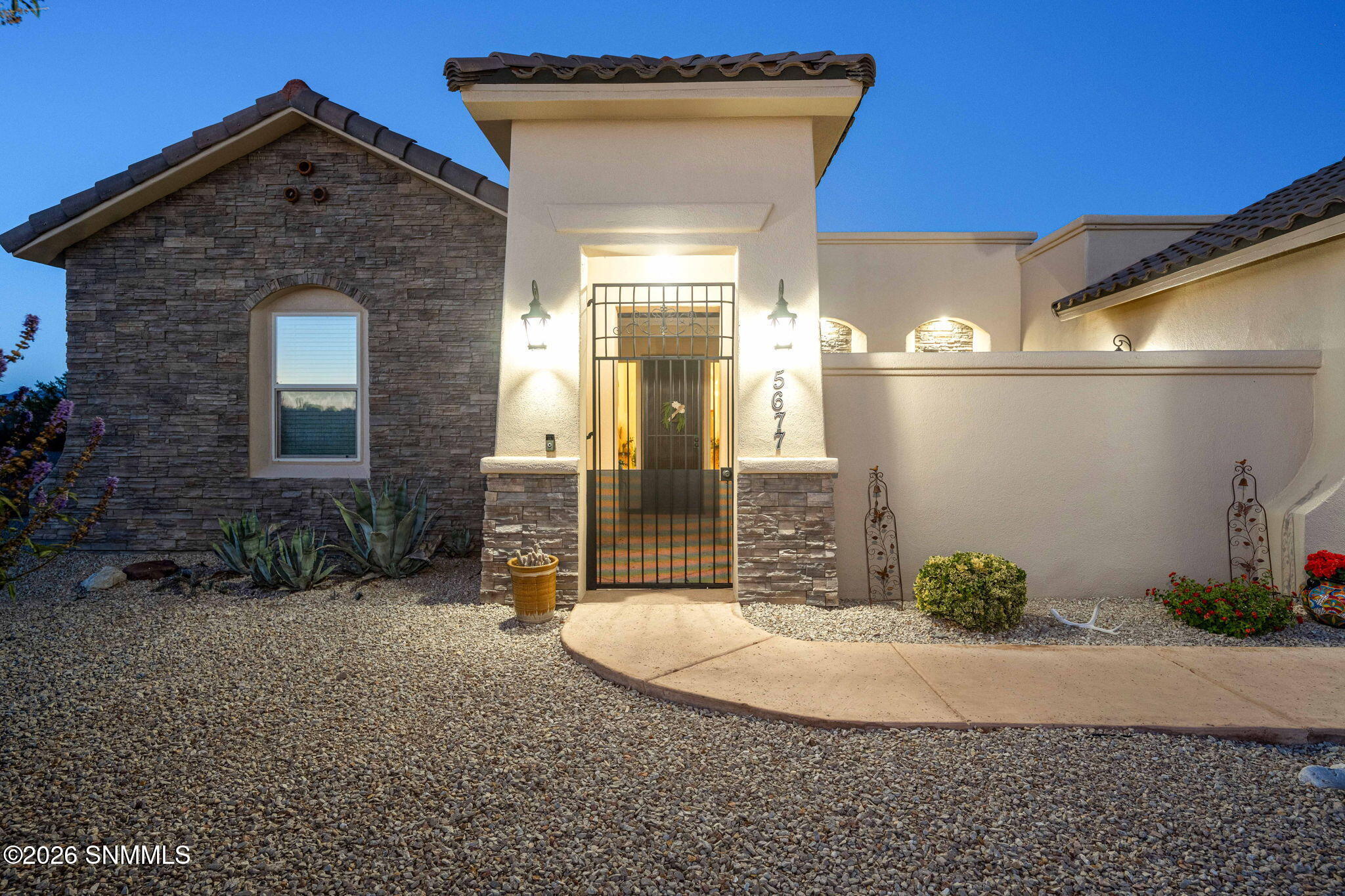 5677 Calle De Paradise Property Photo 5